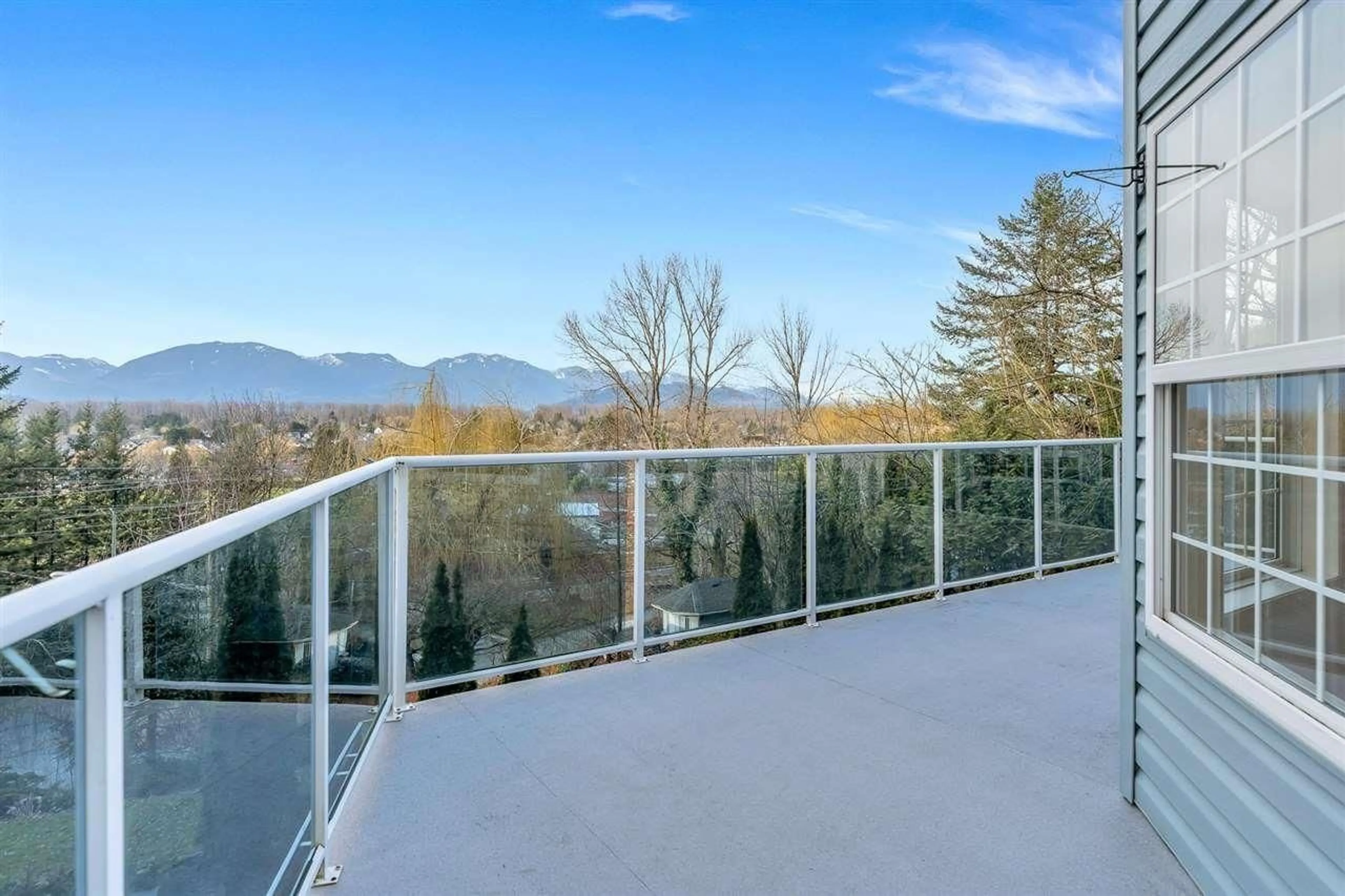 Patio, mountain view for 42602 MAJUBA HILL ROAD, Yarrow British Columbia V2R5H3