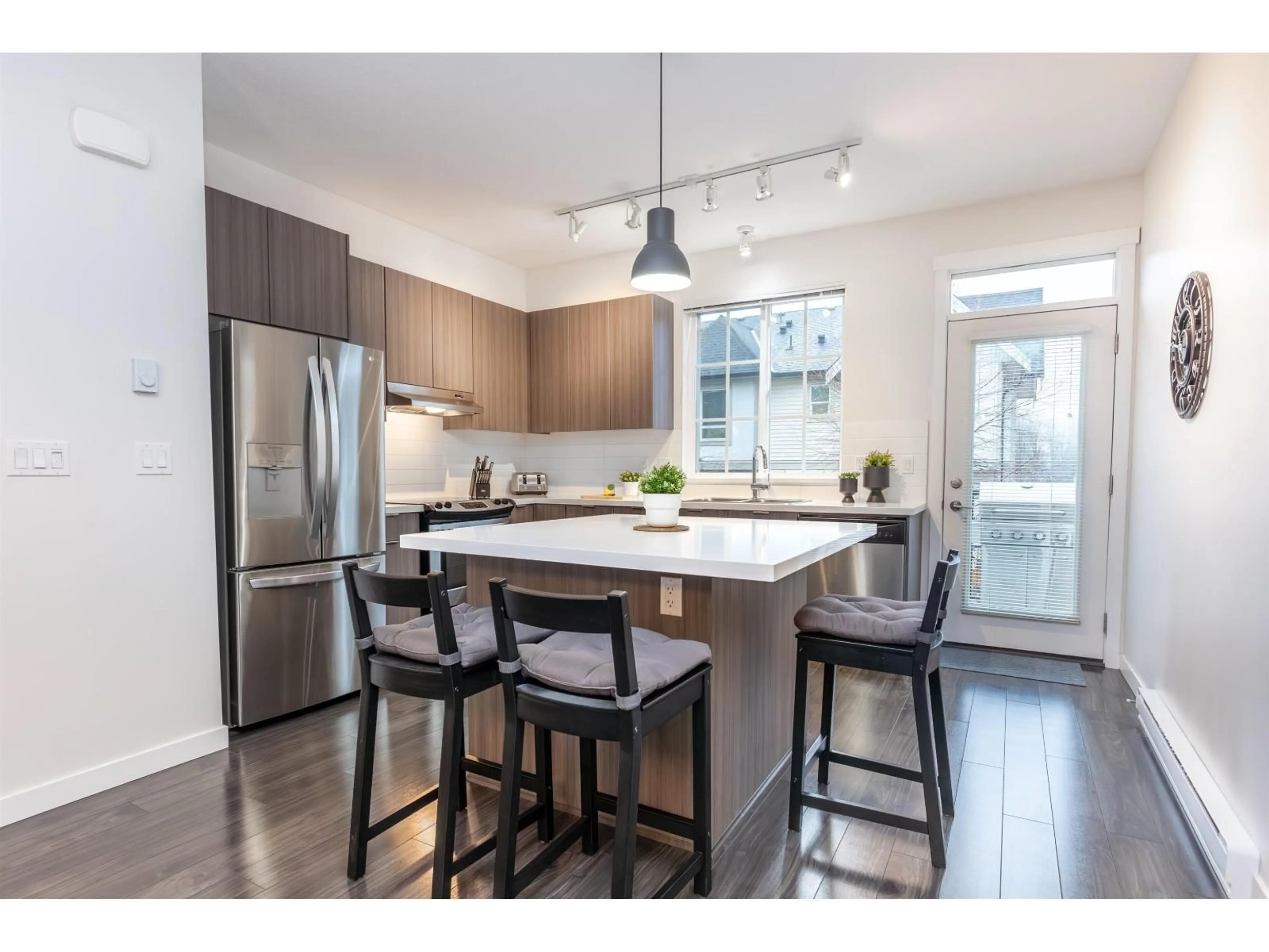 Open concept kitchen, wood/laminate floor for 93 - 30989 WESTRIDGE PLACE, Abbotsford British Columbia V2T0E7