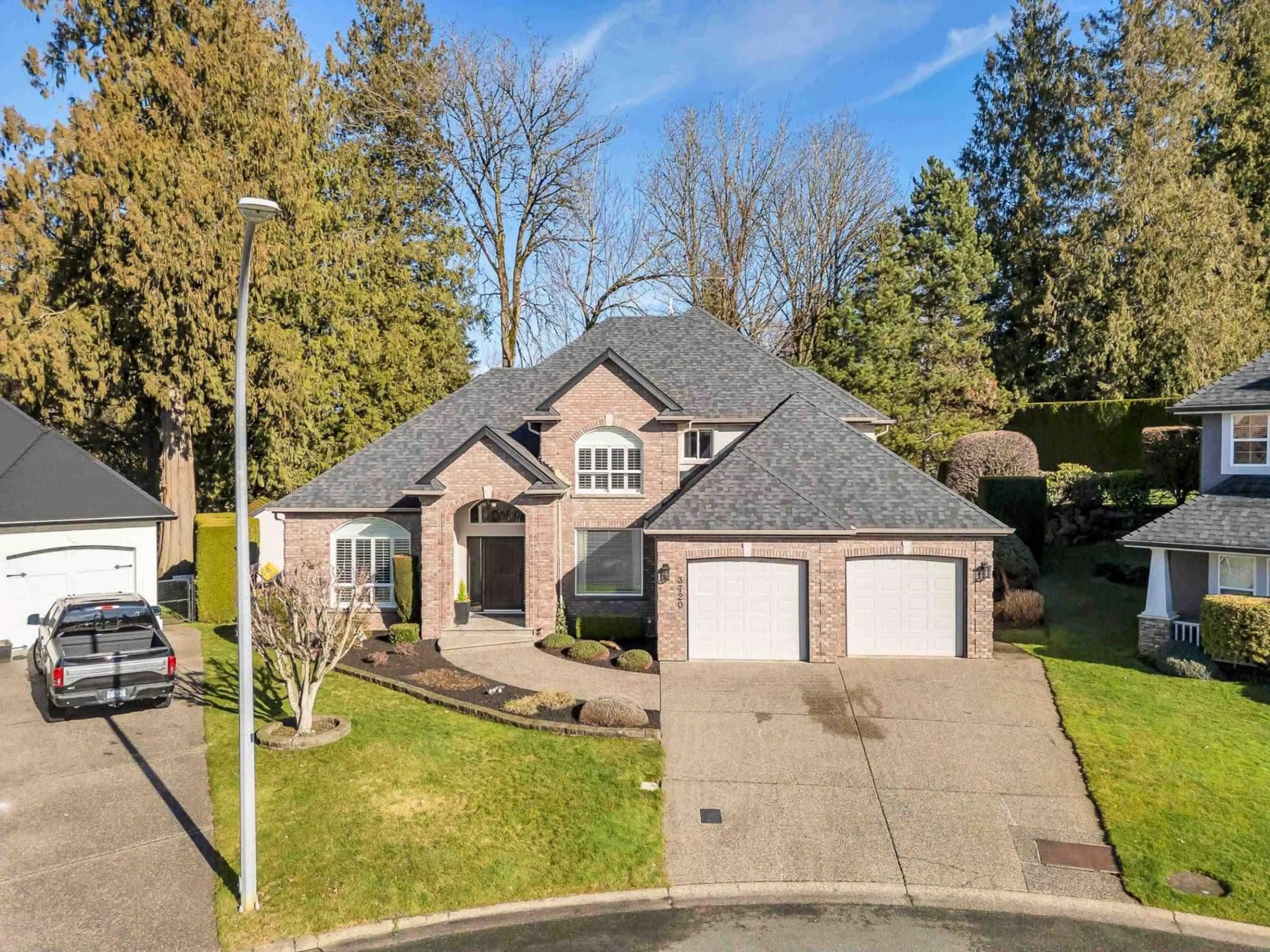 A pic from outside/outdoor area/front of a property/back of a property/a pic from drone, street for 3720 CREEKSTONE PLACE, Abbotsford British Columbia V2S7J7