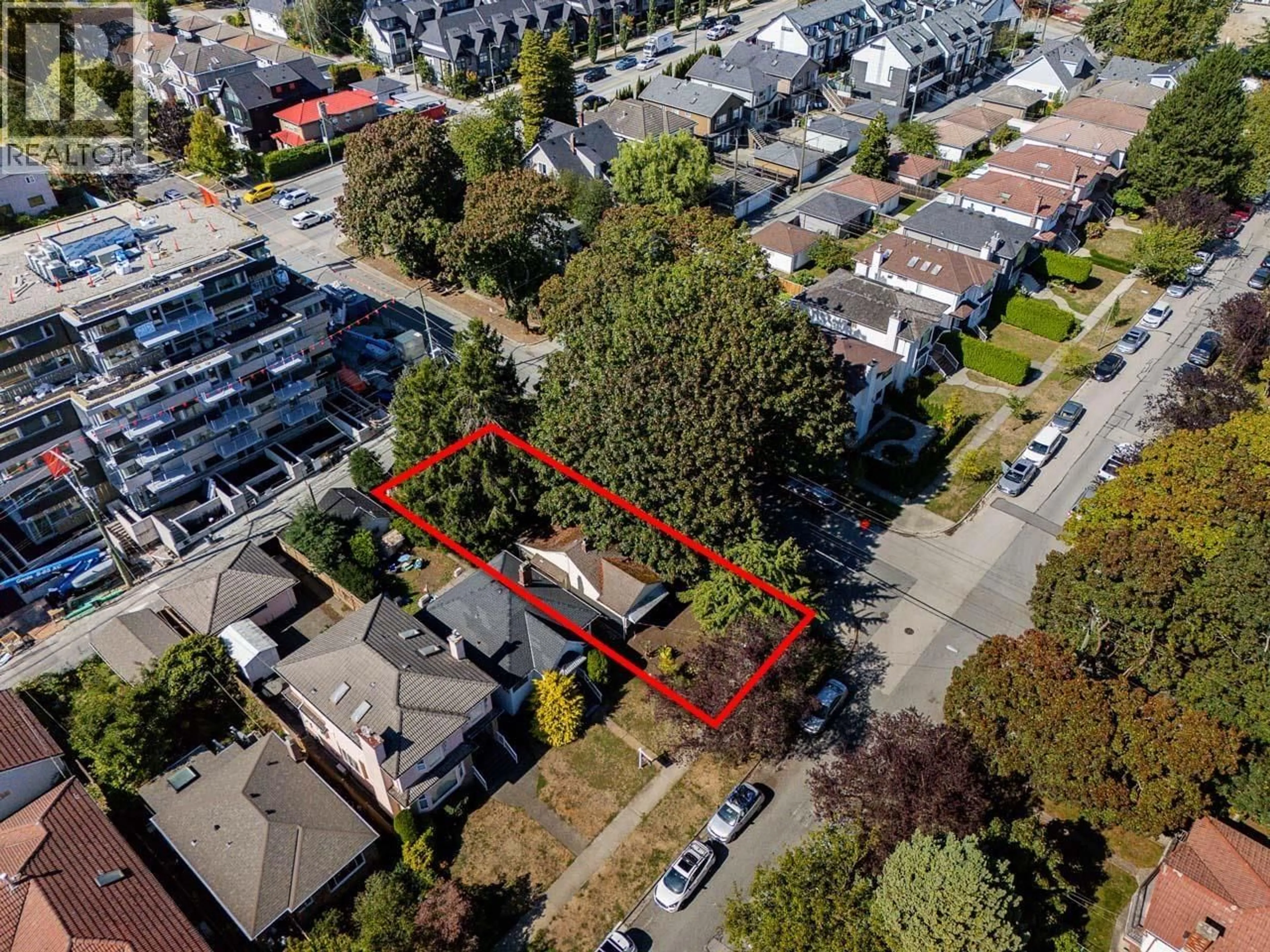 A pic from outside/outdoor area/front of a property/back of a property/a pic from drone, street for 970 64TH AVENUE, Vancouver British Columbia V6P2M1