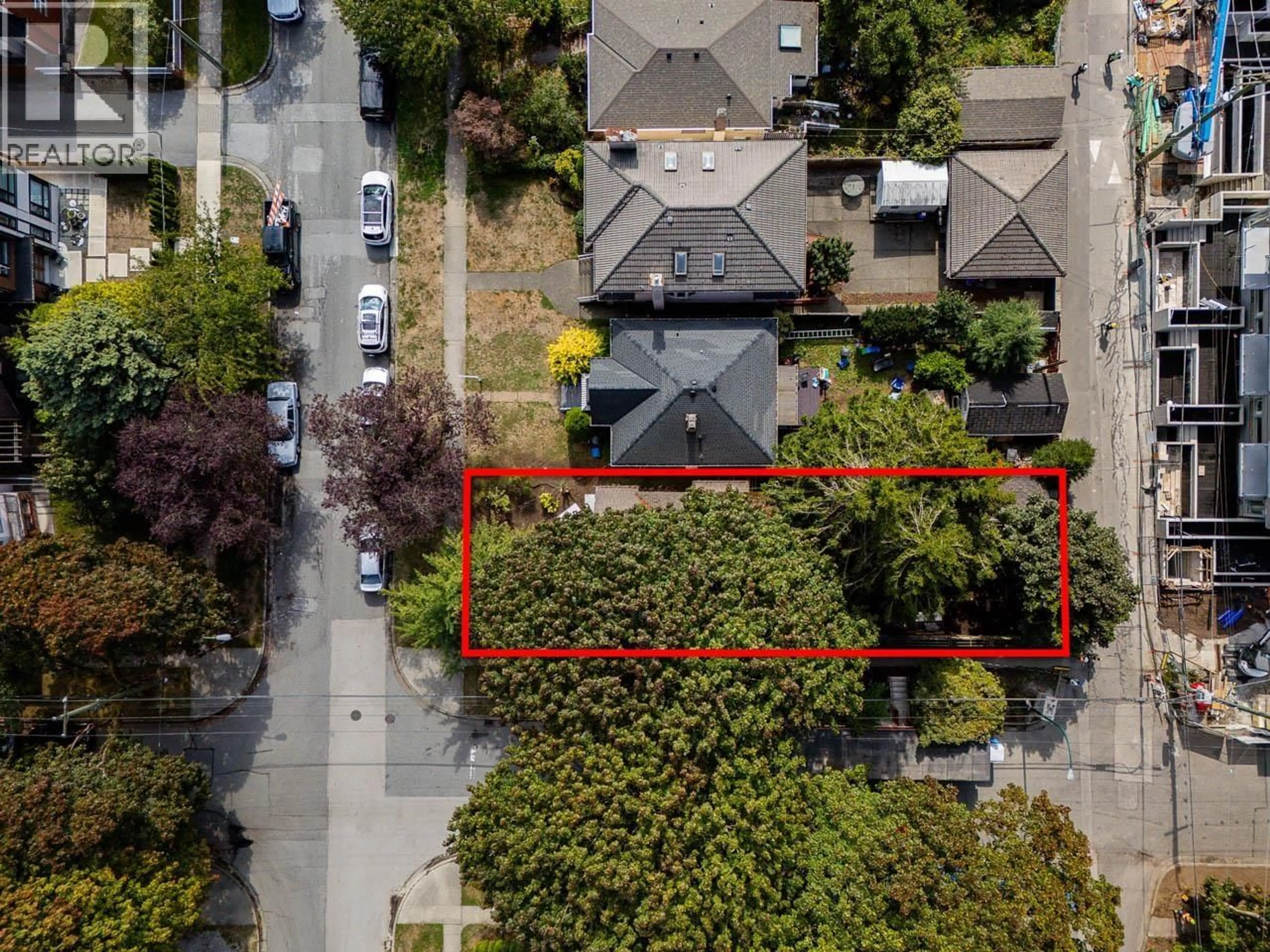 A pic from outside/outdoor area/front of a property/back of a property/a pic from drone, street for 970 64TH AVENUE, Vancouver British Columbia V6P2M1
