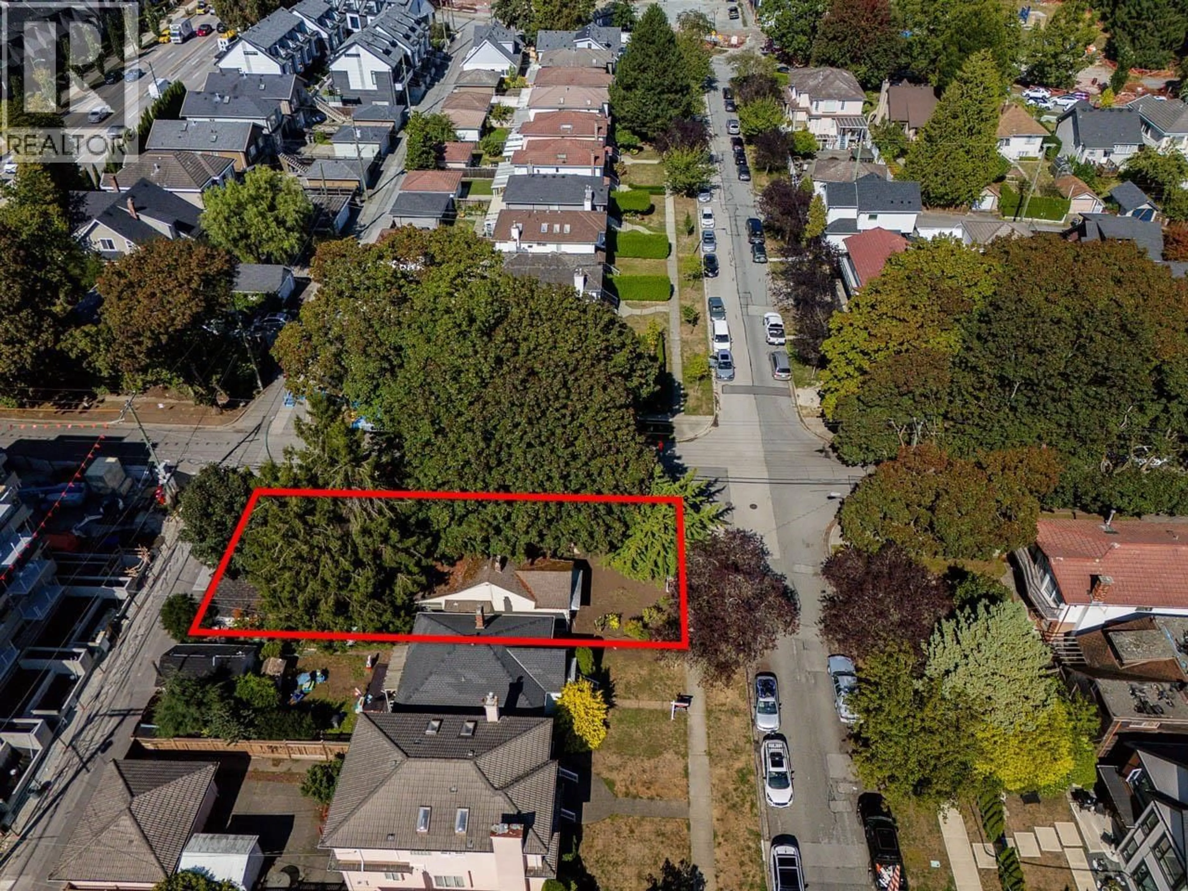 A pic from outside/outdoor area/front of a property/back of a property/a pic from drone, street for 970 64TH AVENUE, Vancouver British Columbia V6P2M1