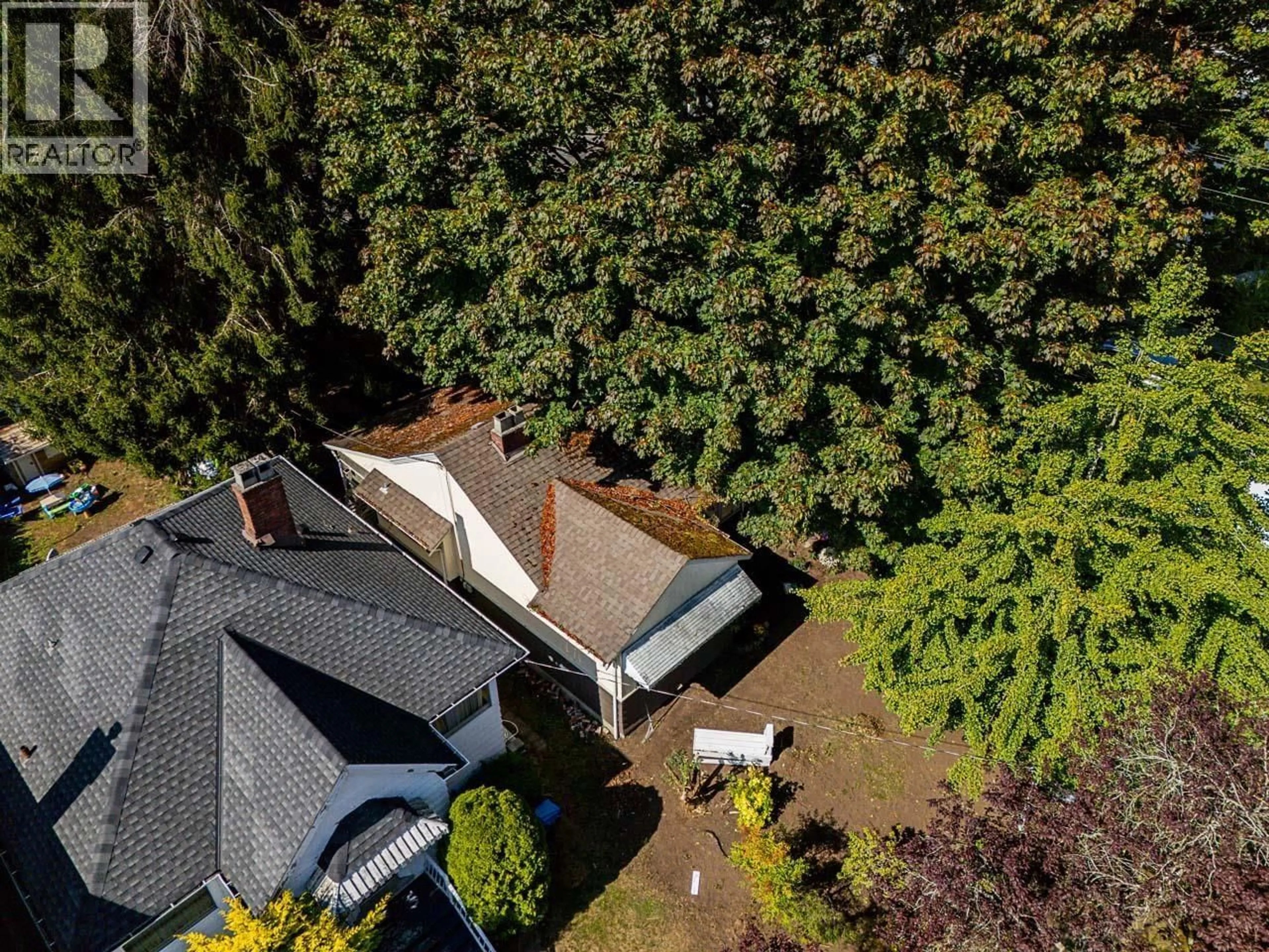 A pic from outside/outdoor area/front of a property/back of a property/a pic from drone, forest/trees view for 970 64TH AVENUE, Vancouver British Columbia V6P2M1