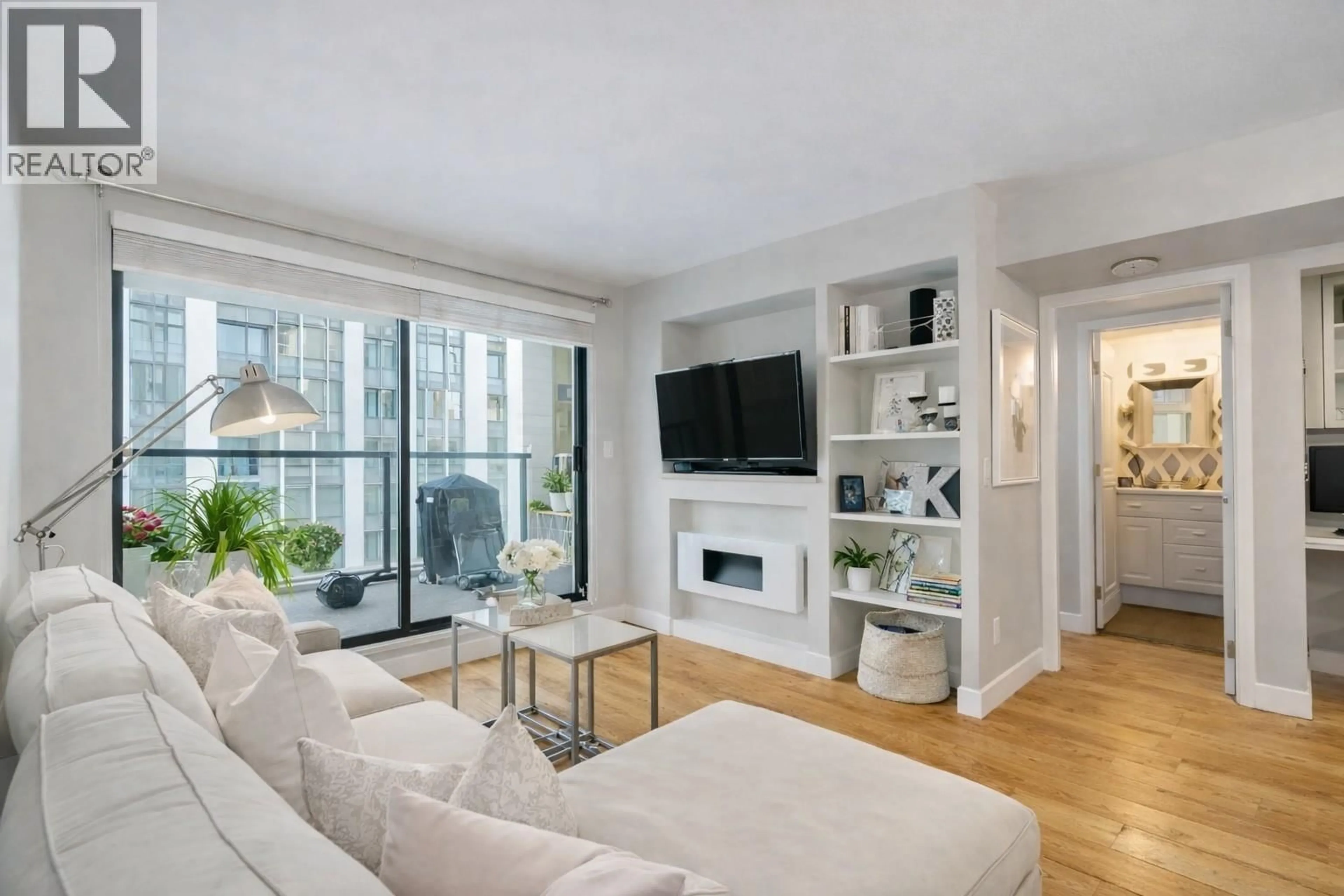 Living room with furniture, unknown for 505 - 488 HELMCKEN STREET, Vancouver British Columbia V6B6E4