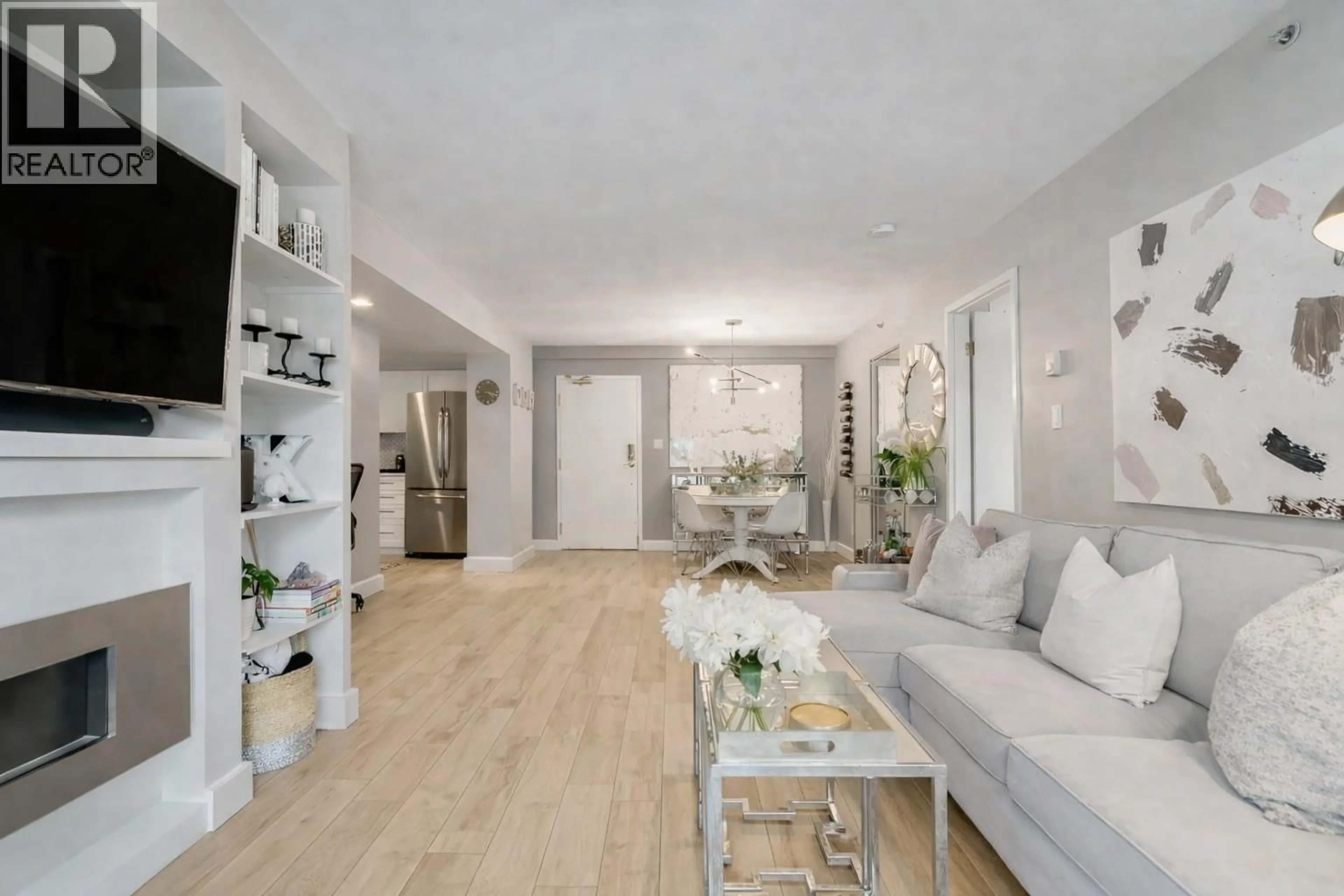 Living room with furniture, unknown for 505 - 488 HELMCKEN STREET, Vancouver British Columbia V6B6E4