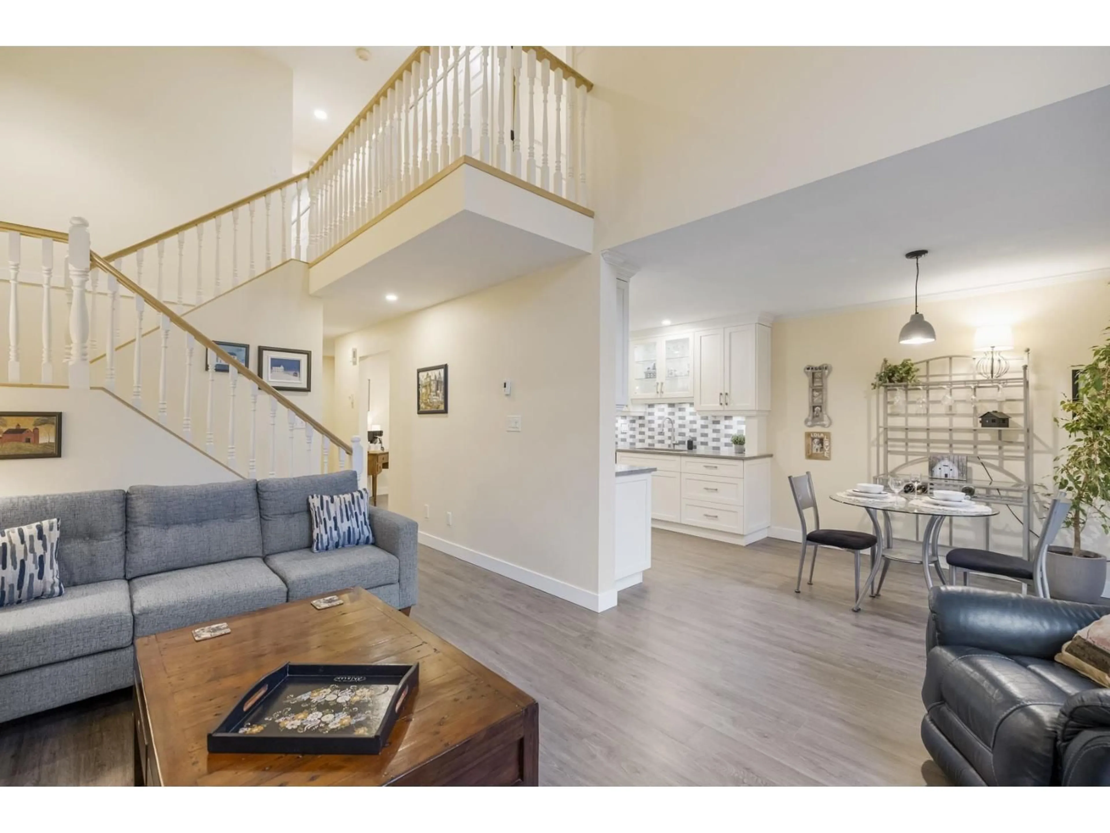 Unknown for 109 - 10250 155A STREET, Surrey British Columbia V3R4K5