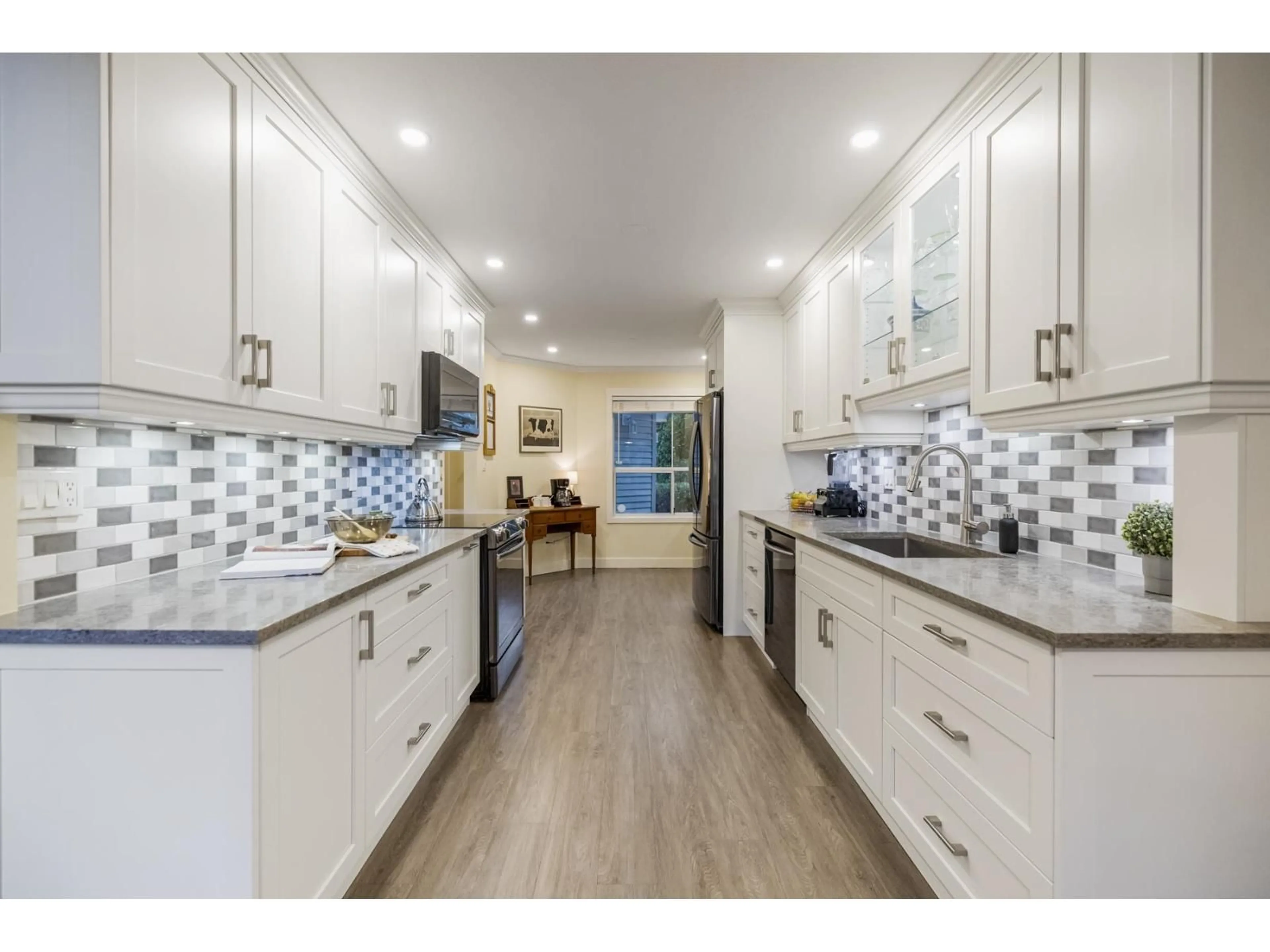 Open concept kitchen, ceramic/tile floor for 109 - 10250 155A STREET, Surrey British Columbia V3R4K5