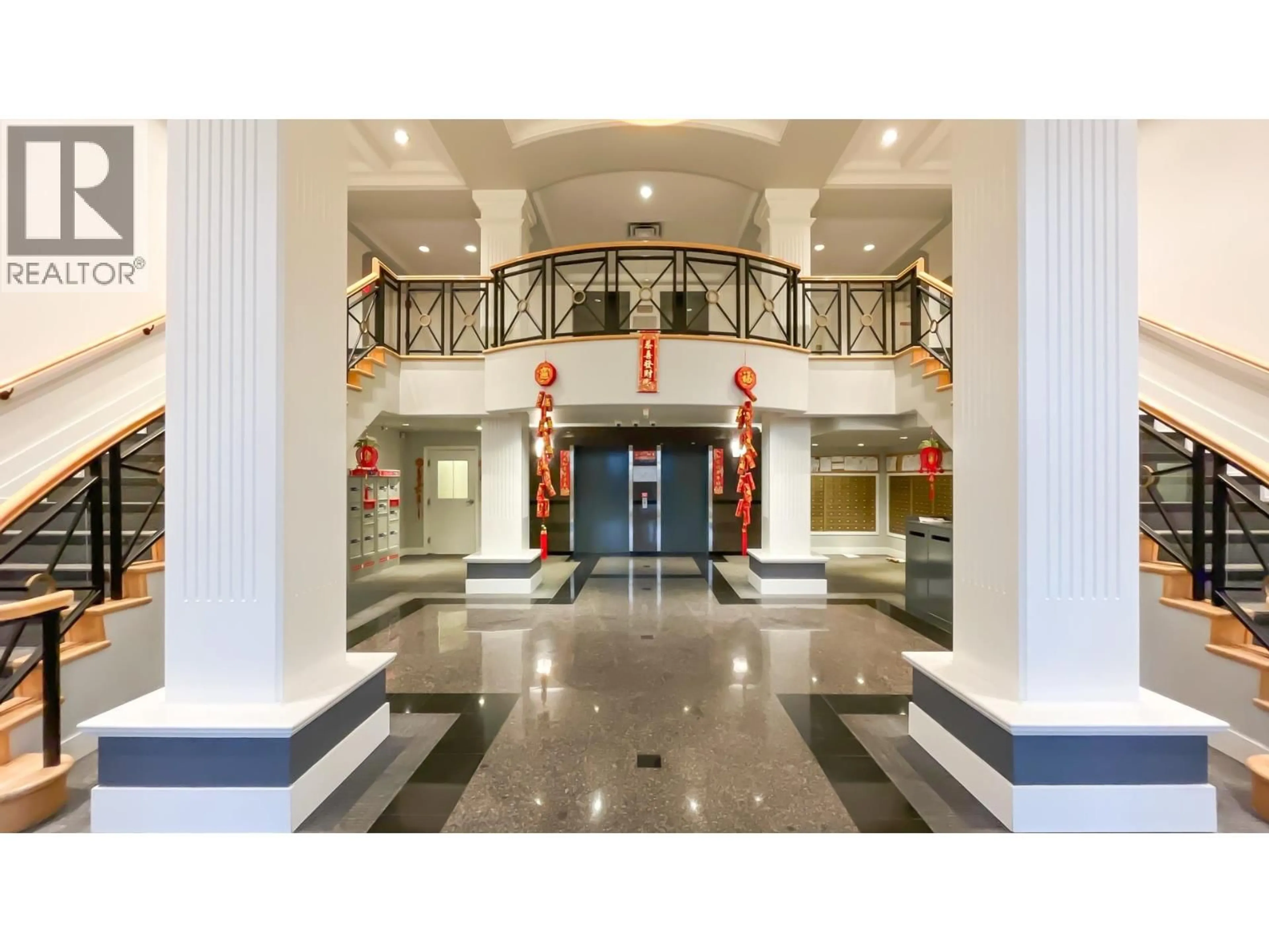 Indoor foyer for 425 - 5888 DOVER CRESCENT, Richmond British Columbia V7C5R9