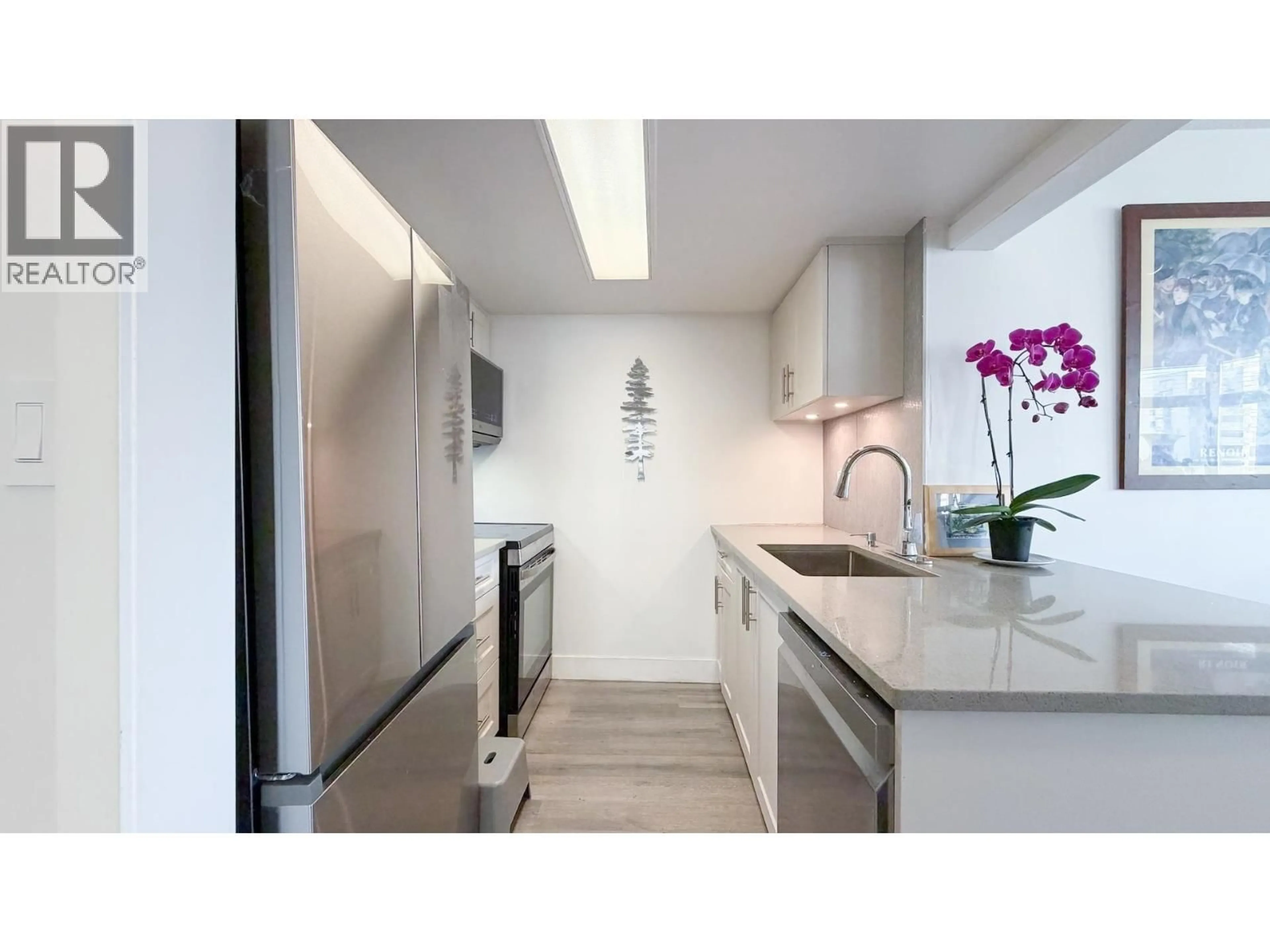 Standard kitchen, unknown for 807 - 838 AGNES STREET, New Westminster British Columbia V3M6R3