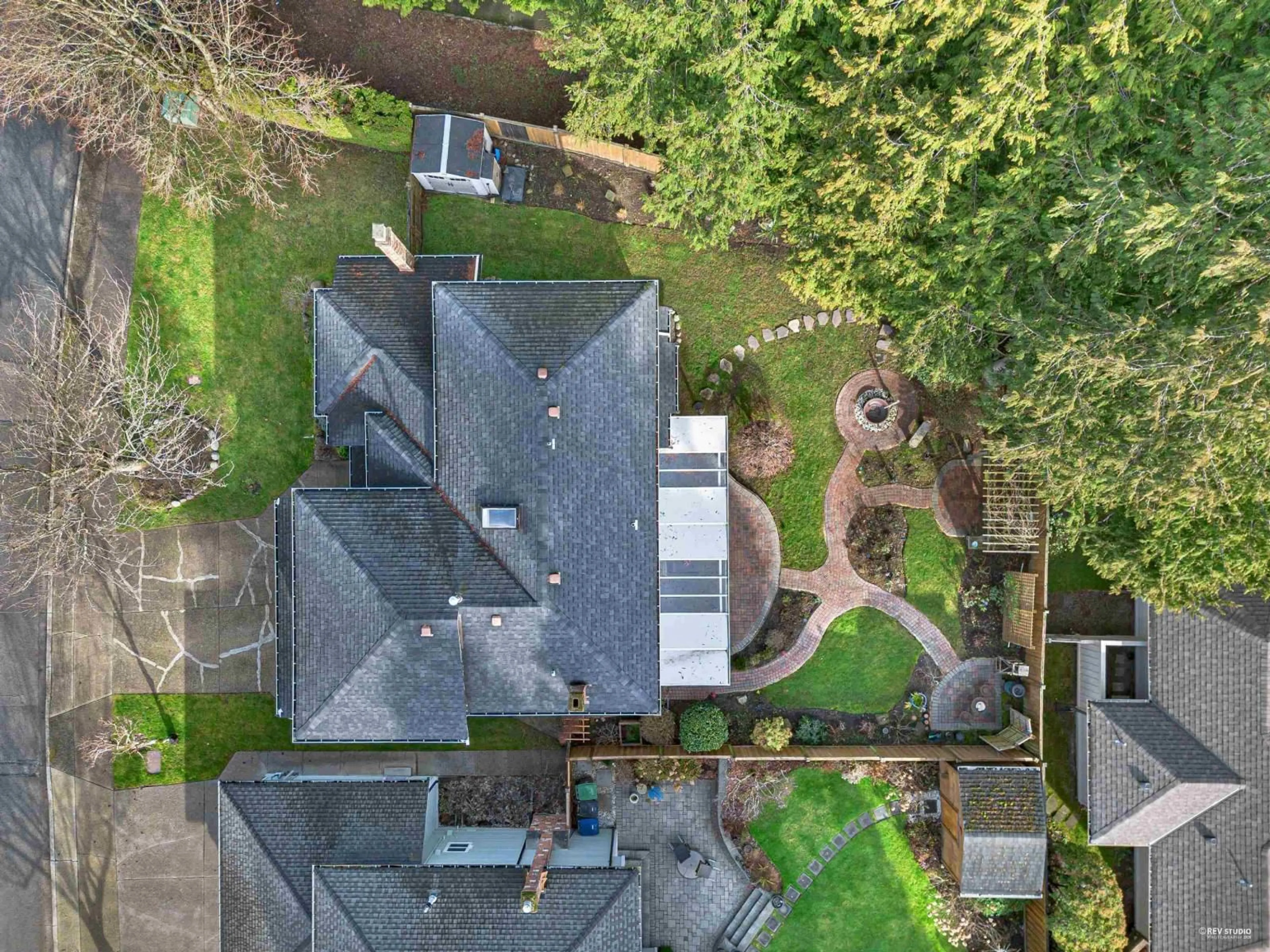A pic from outside/outdoor area/front of a property/back of a property/a pic from drone, street for 1898 SOUTHMERE CRESCENT, Surrey British Columbia V4A6W9