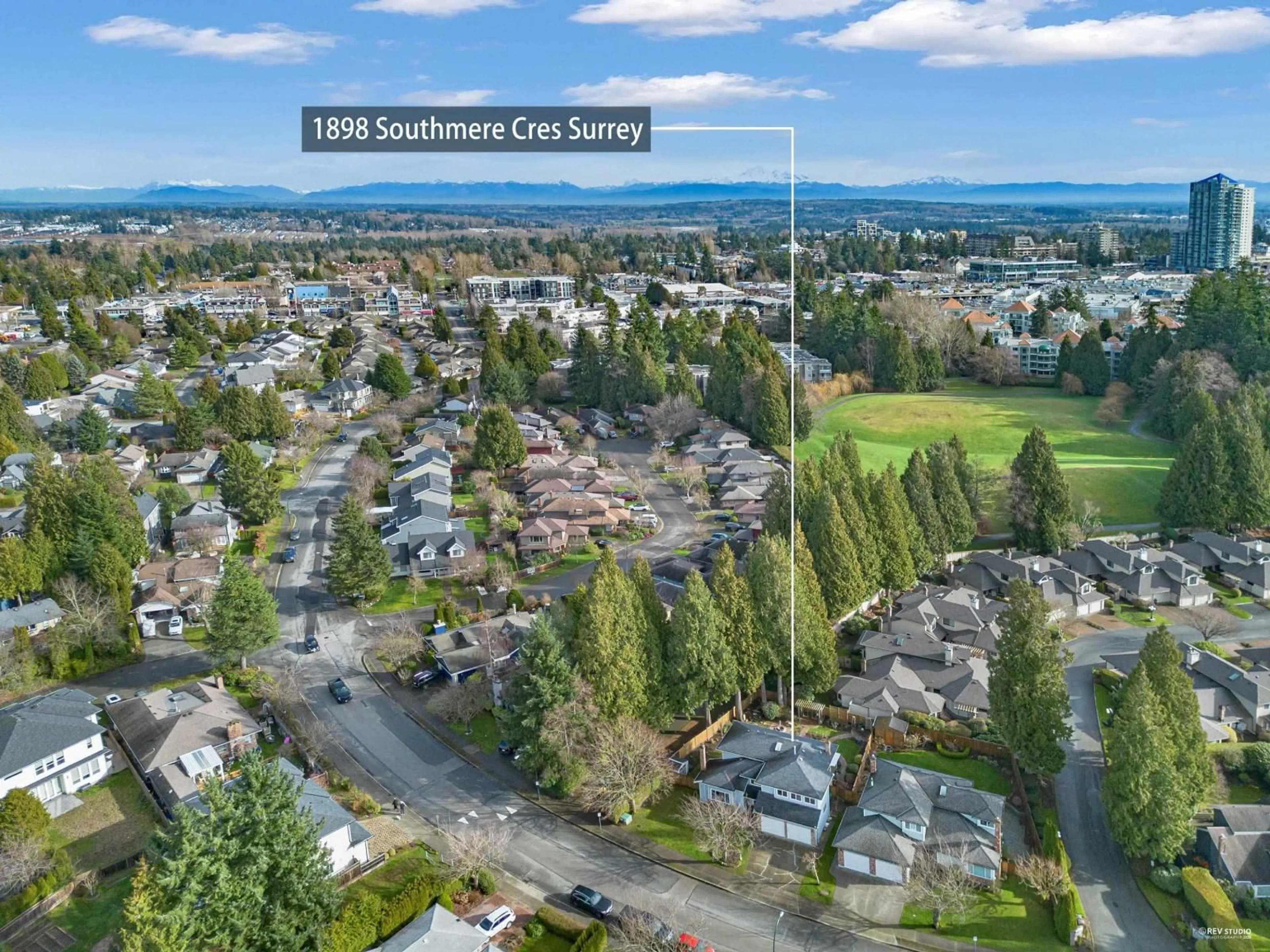 A pic from outside/outdoor area/front of a property/back of a property/a pic from drone, mountain view for 1898 SOUTHMERE CRESCENT, Surrey British Columbia V4A6W9