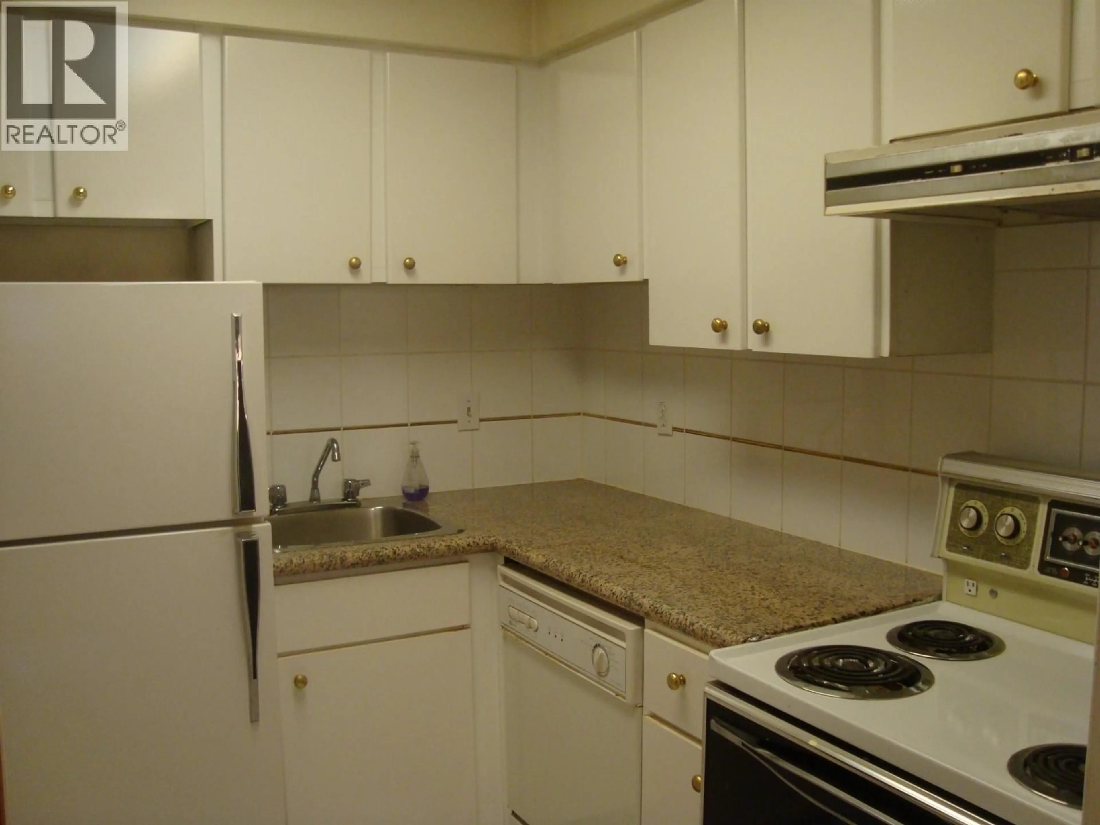 Standard kitchen, unknown for 216 - 3150 PRINCE EDWARD STREET, Vancouver British Columbia V5T3N6