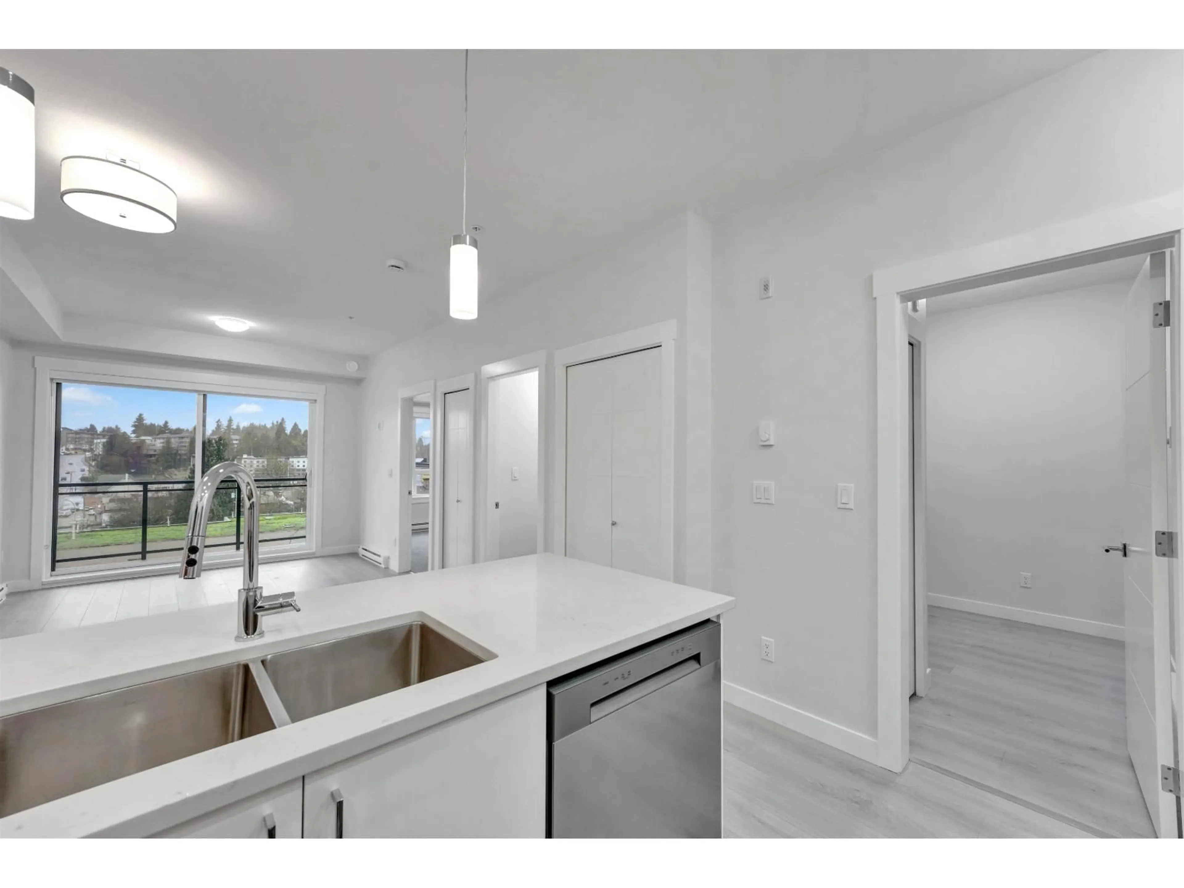 Open concept kitchen, unknown for 419 - 33886 PINE STREET, Abbotsford British Columbia V2S0N9