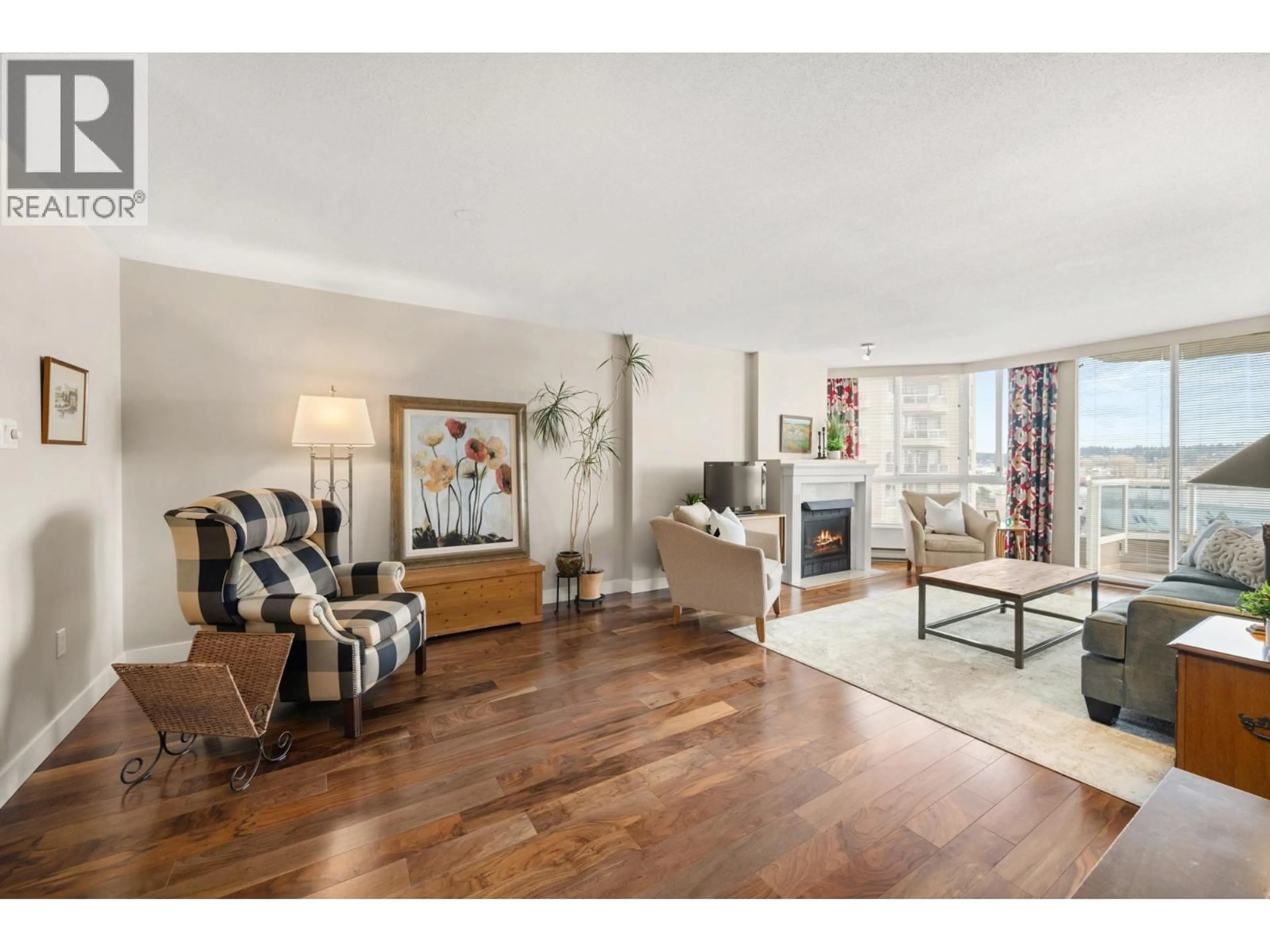 Living room with furniture, wood/laminate floor for 1105 - 1235 QUAYSIDE DRIVE, New Westminster British Columbia V3M6J5