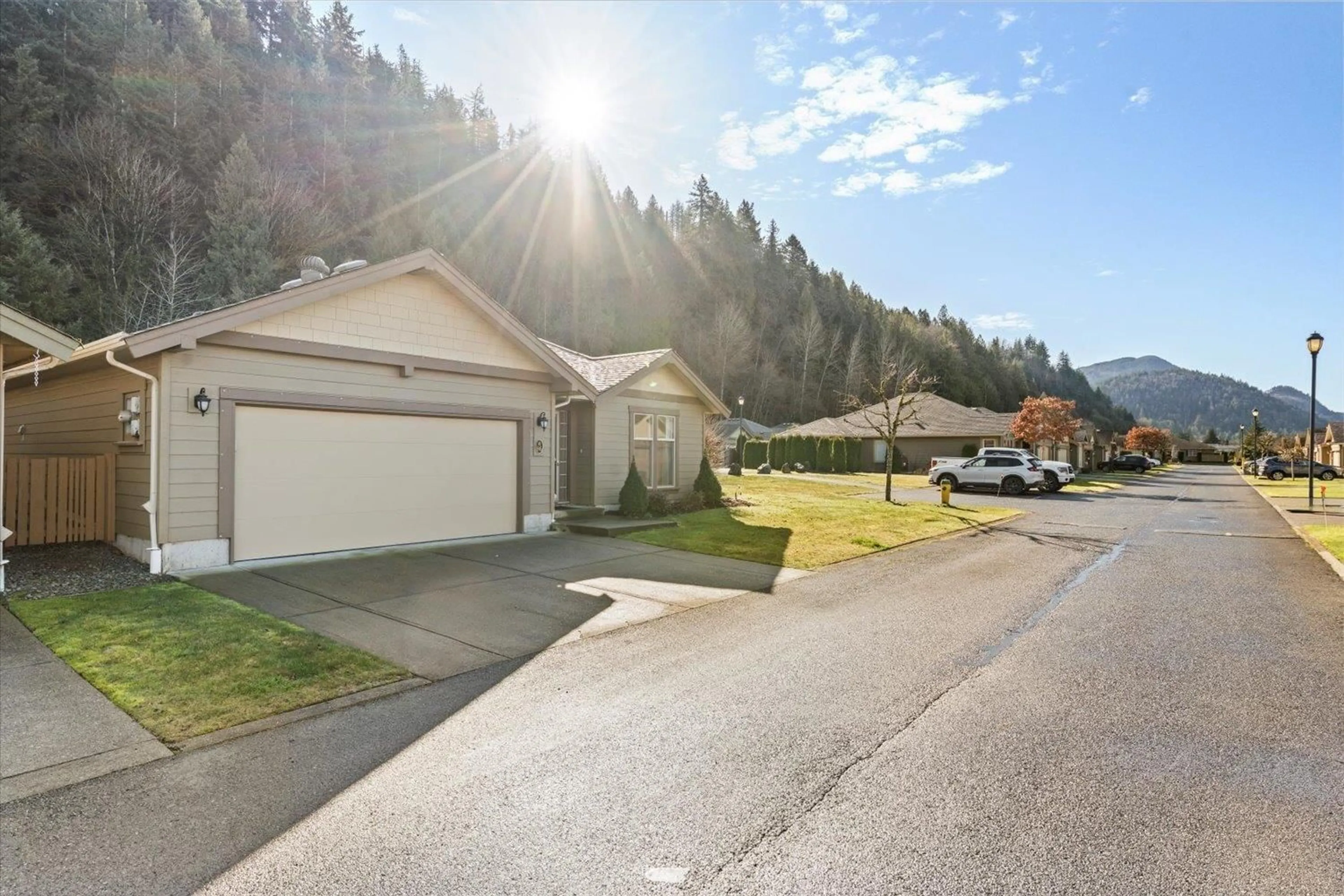 A pic from outside/outdoor area/front of a property/back of a property/a pic from drone, street for 86 - 46000 THOMAS ROAD, Chilliwack British Columbia V2R5W6