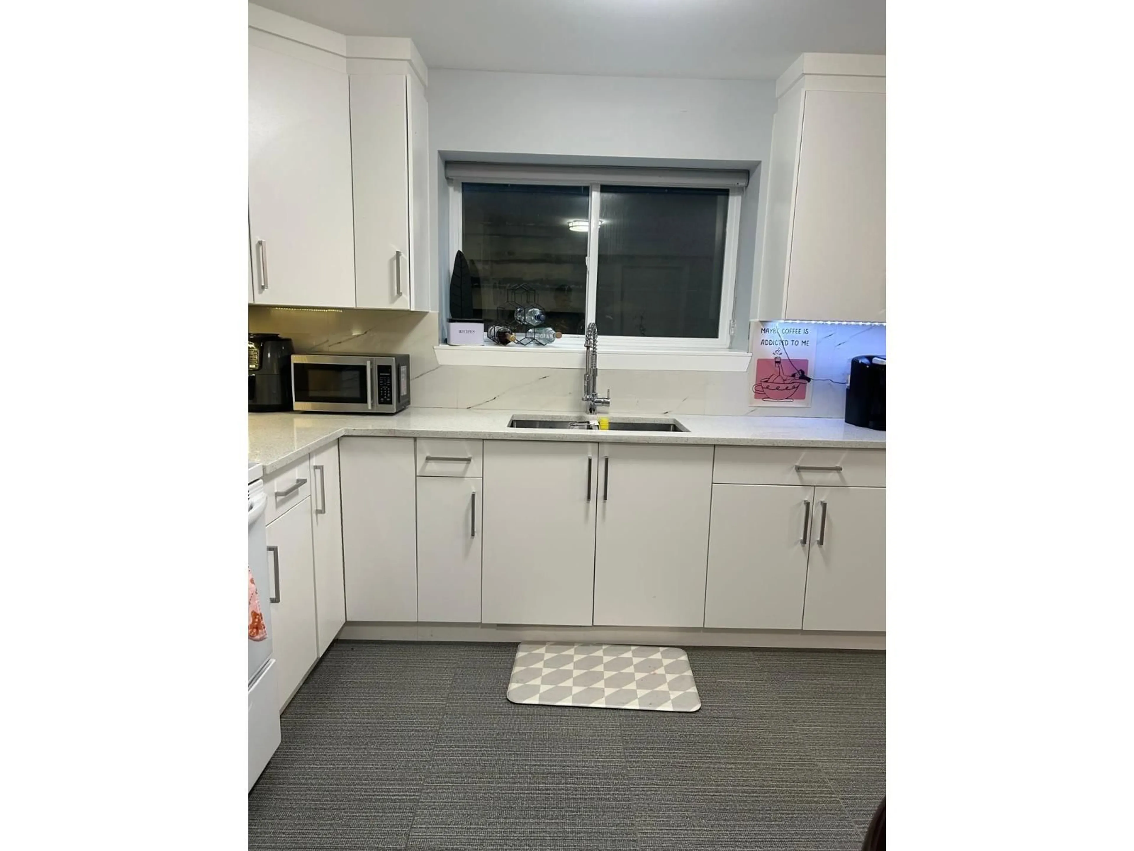 Standard kitchen, unknown for 11890 GILMOUR CRESCENT, Delta British Columbia V4C1L1