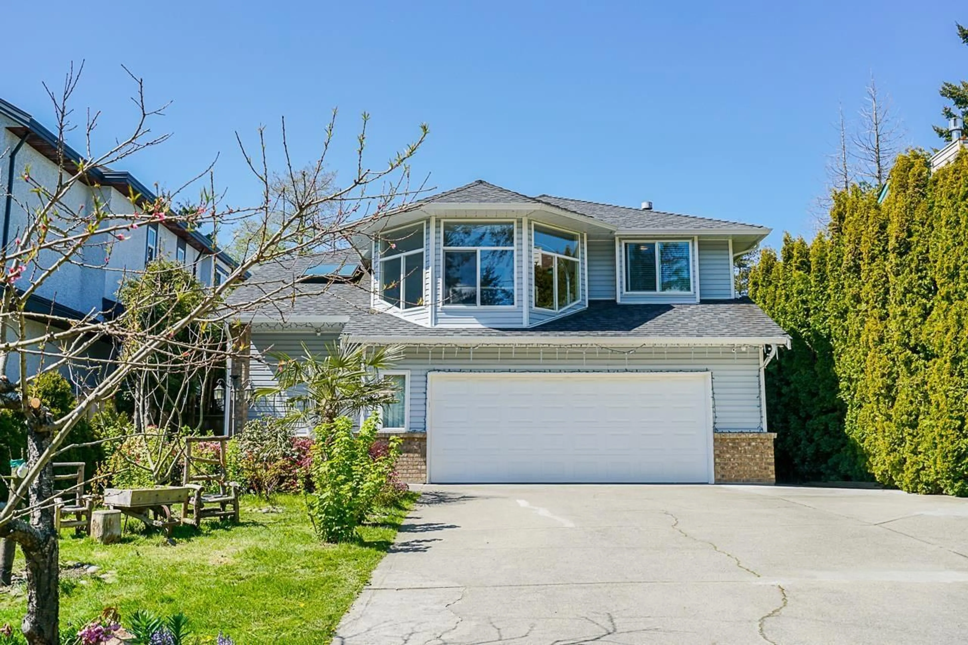 Home with vinyl exterior material, street for 2155 156 STREET, Surrey British Columbia V4A4T9