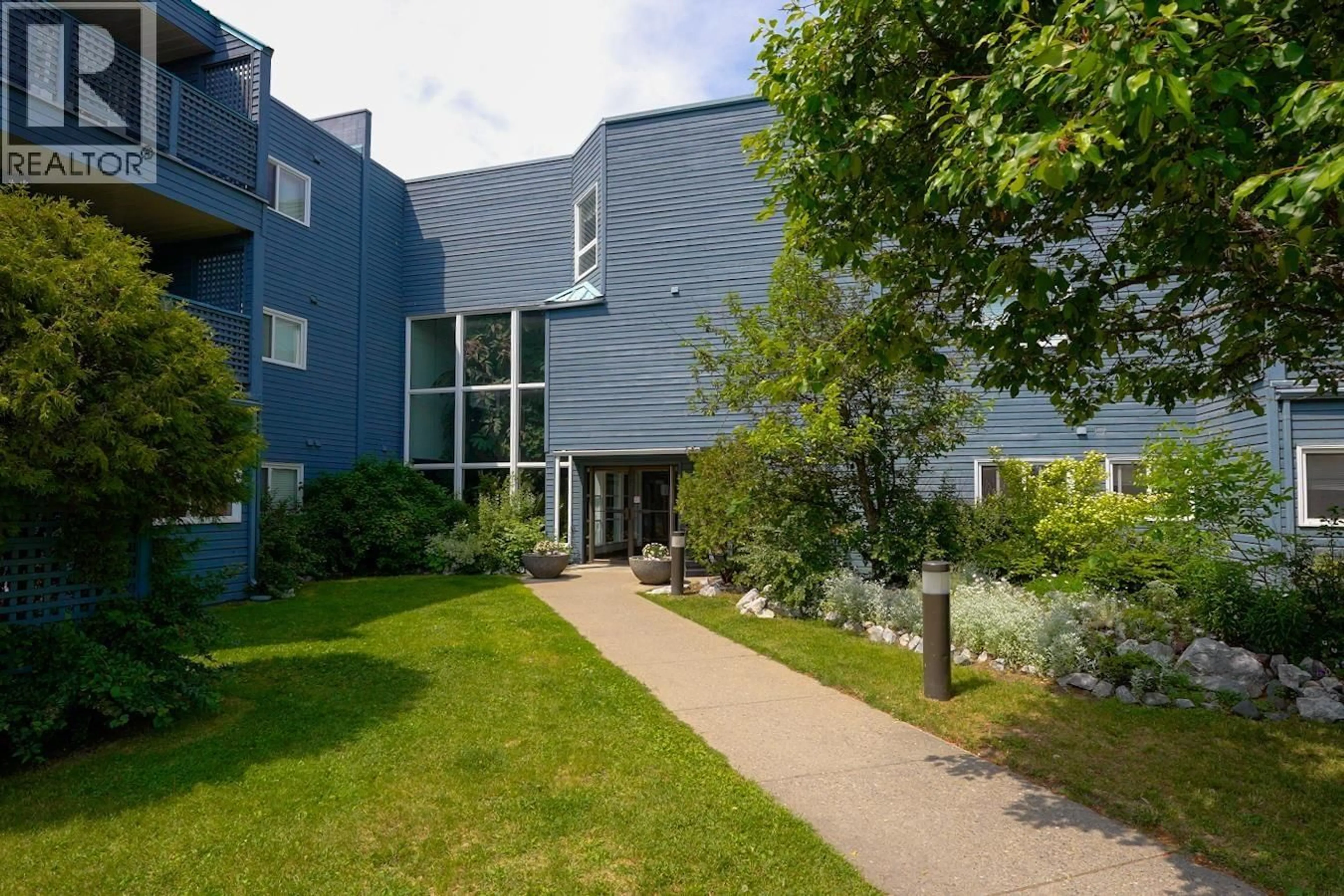 A pic from outside/outdoor area/front of a property/back of a property/a pic from drone, building for 211 - 3033 OSPIKA BOULEVARD, Prince George British Columbia V2N4L5