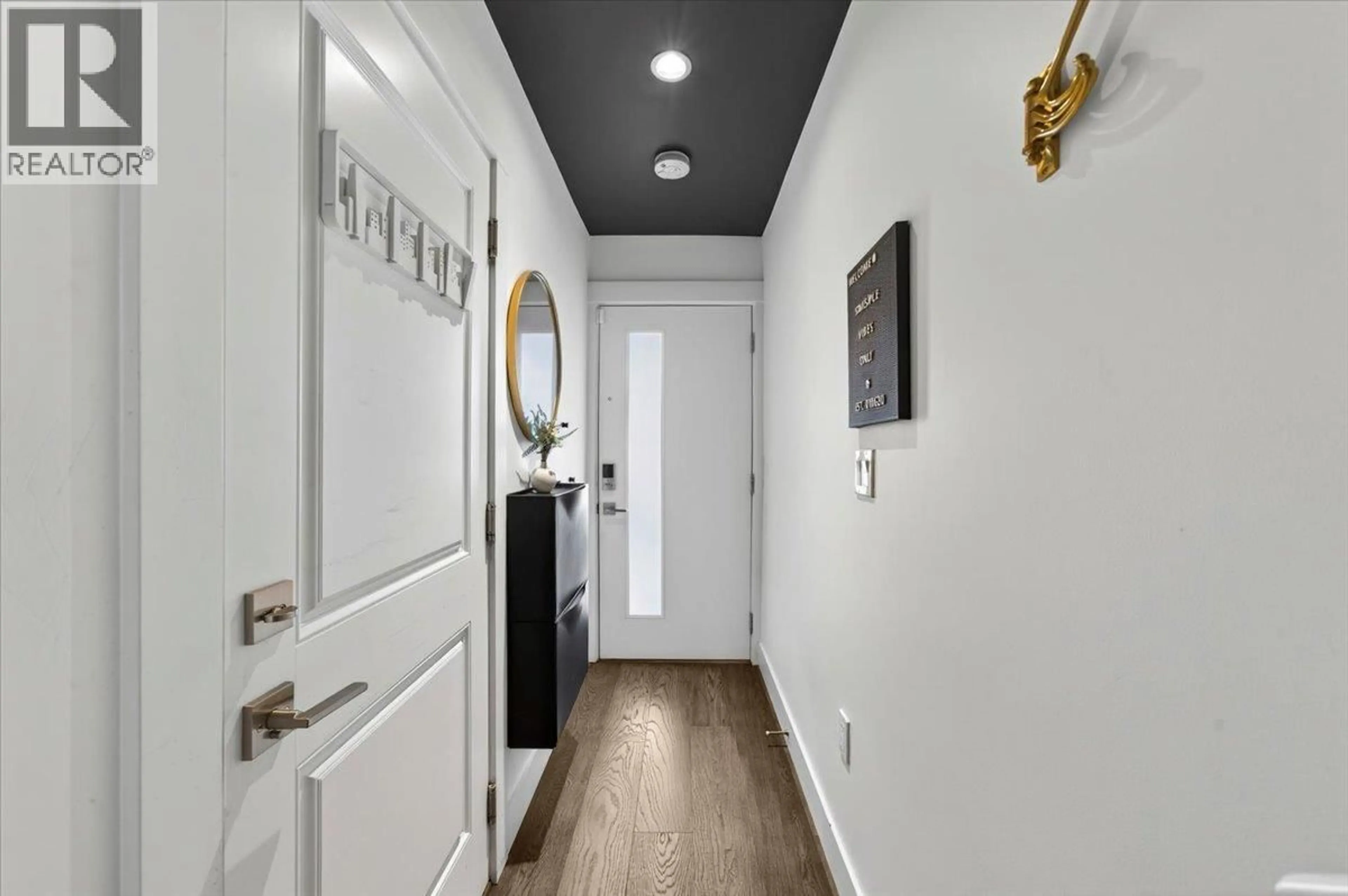 Indoor entryway for 25 - 3535 PRINCETON AVENUE, Coquitlam British Columbia V3E0P1