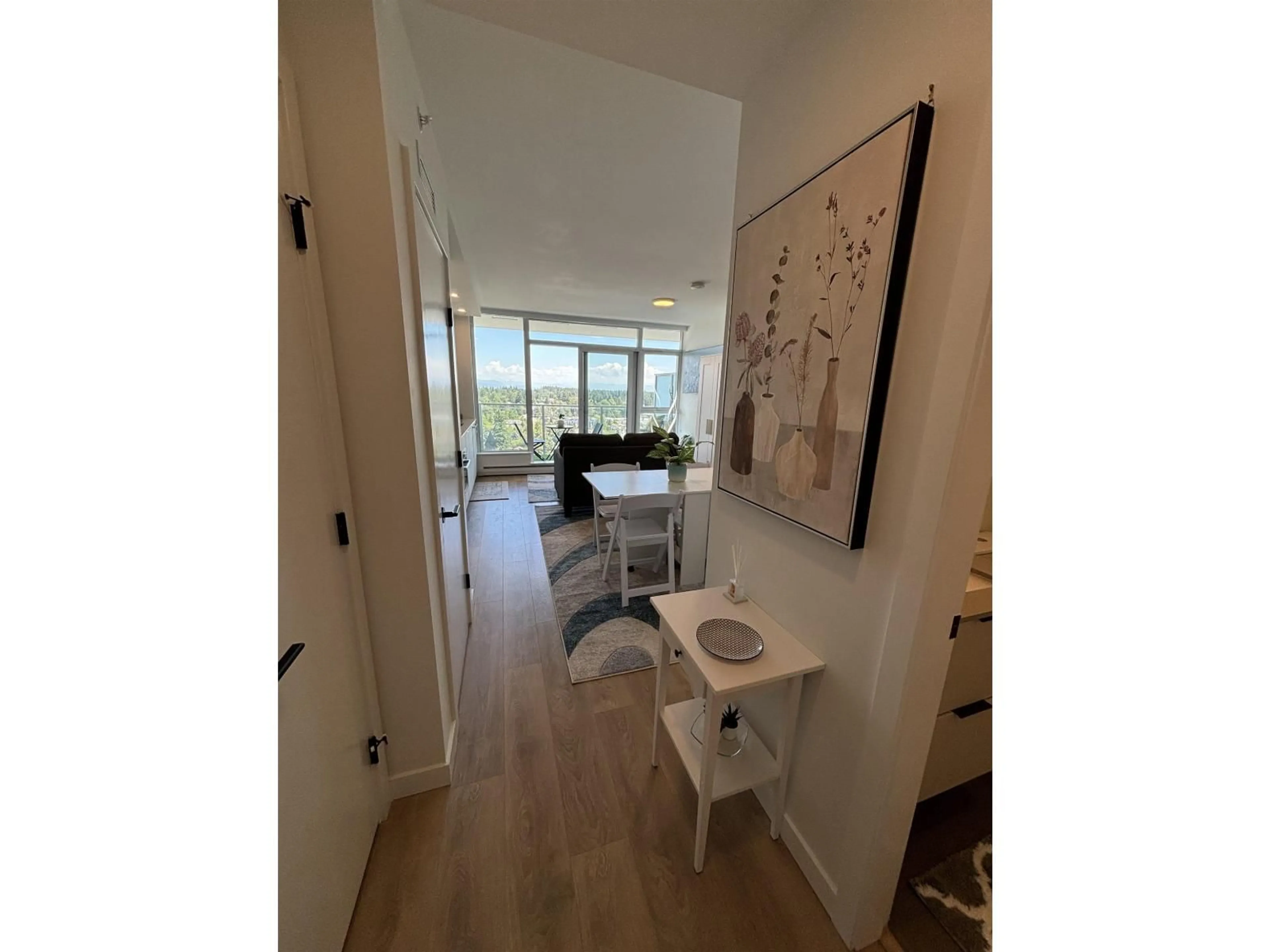 Indoor entryway for 2403 - 13685 102 AVENUE, Surrey British Columbia V3T1N7