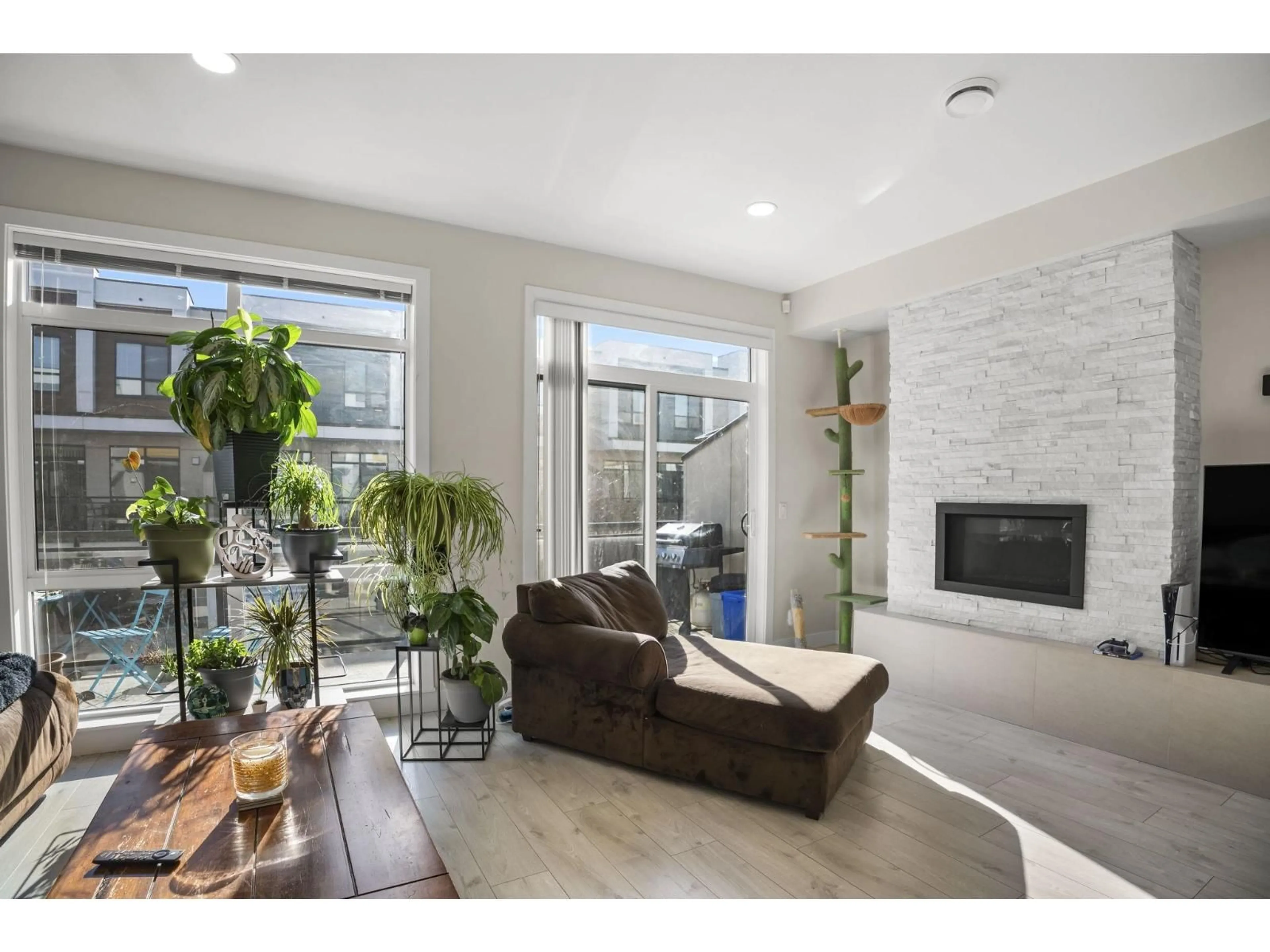 Living room with furniture, ceramic/tile floor for 131 - 46150 THOMAS ROAD, Chilliwack British Columbia V2R6B3