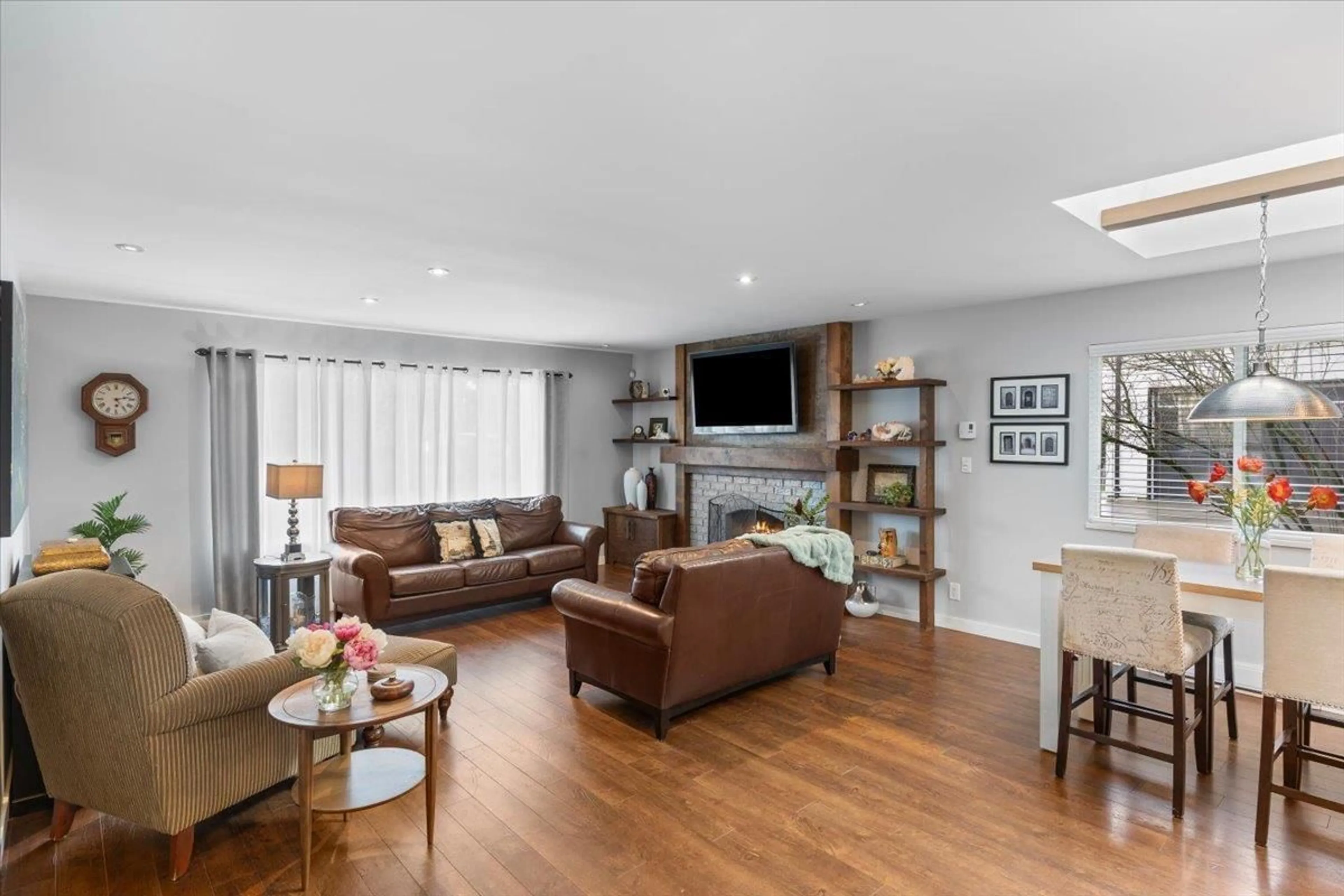 Living room with furniture, wood/laminate floor for 2217 154 STREET, Surrey British Columbia V4A4S6