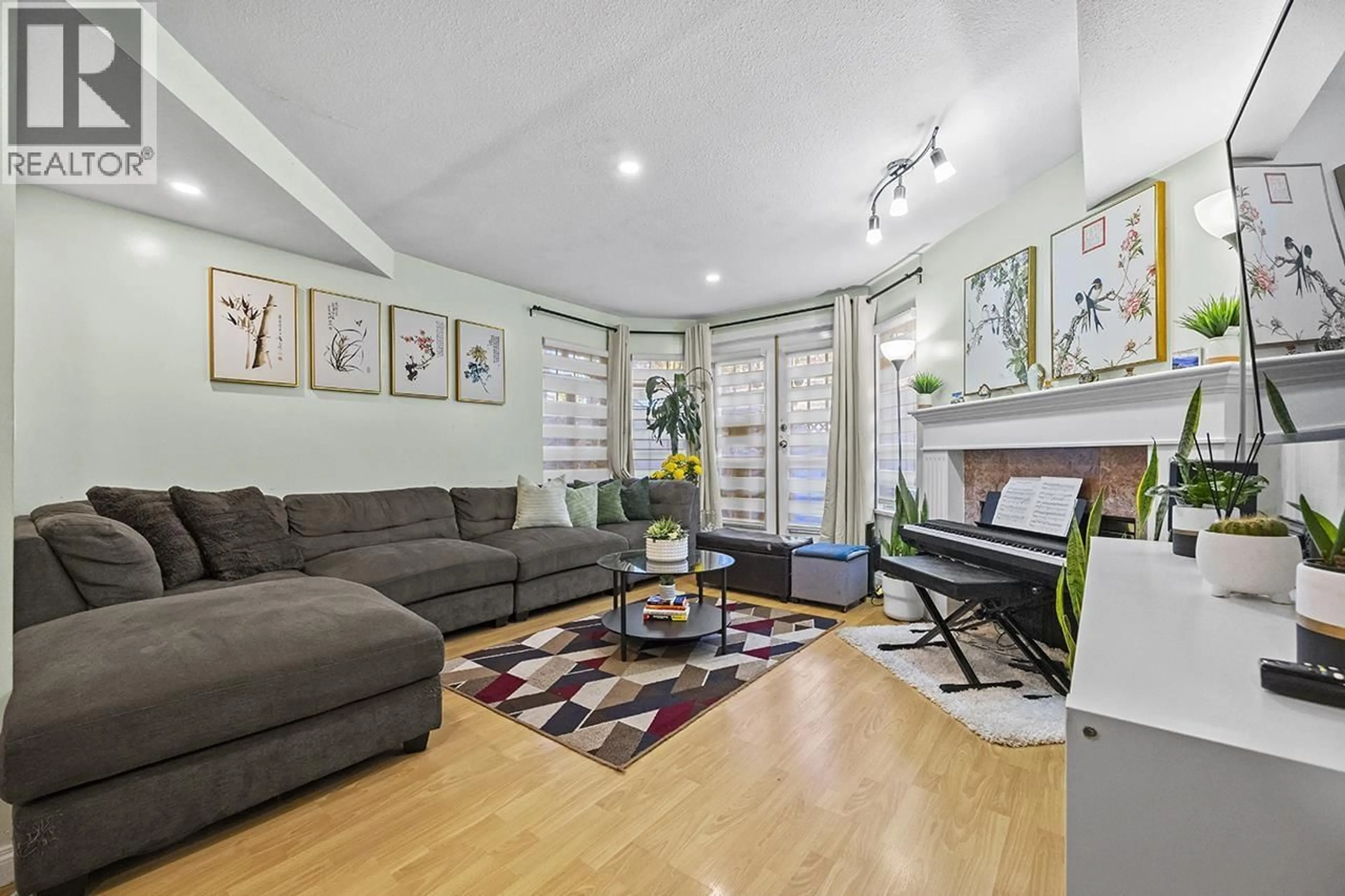 Living room with furniture, unknown for 52 - 7188 EDMONDS STREET, Burnaby British Columbia V3N4X6