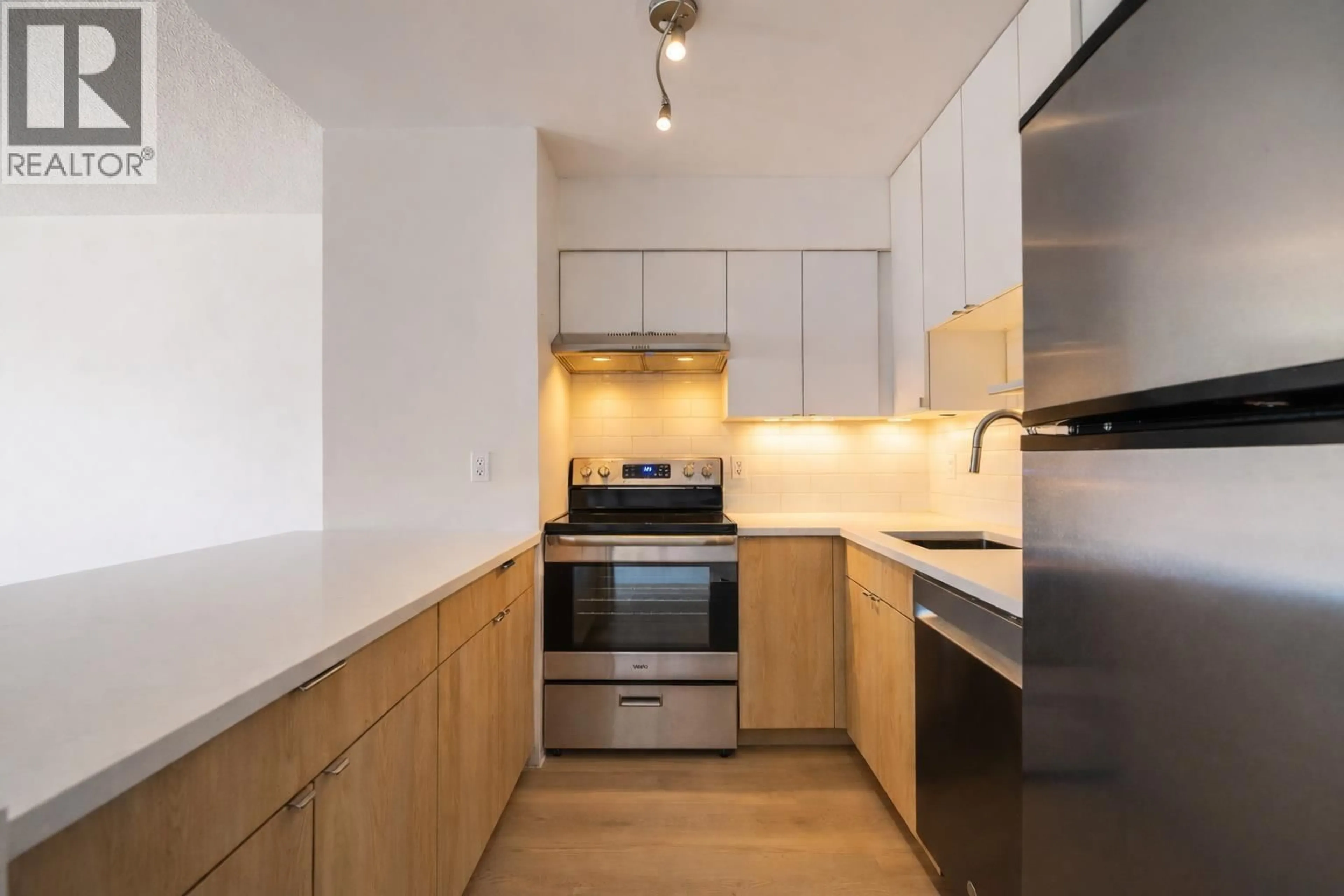 Standard kitchen, wood/laminate floor for 101 - 1545 2ND AVENUE, Vancouver British Columbia V5N1C8