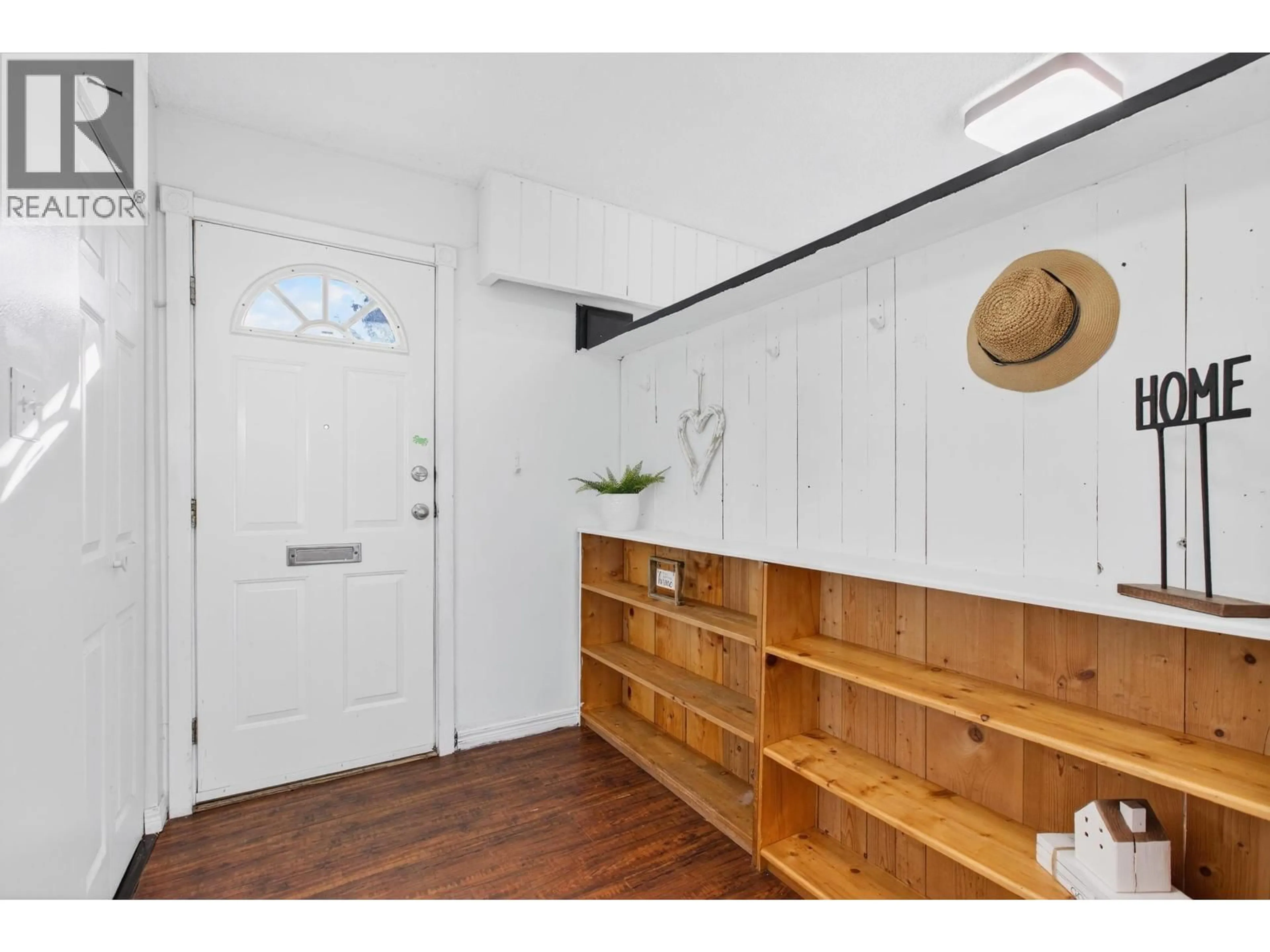 Indoor entryway for 20409 122 AVENUE, Maple Ridge British Columbia V2X3W2