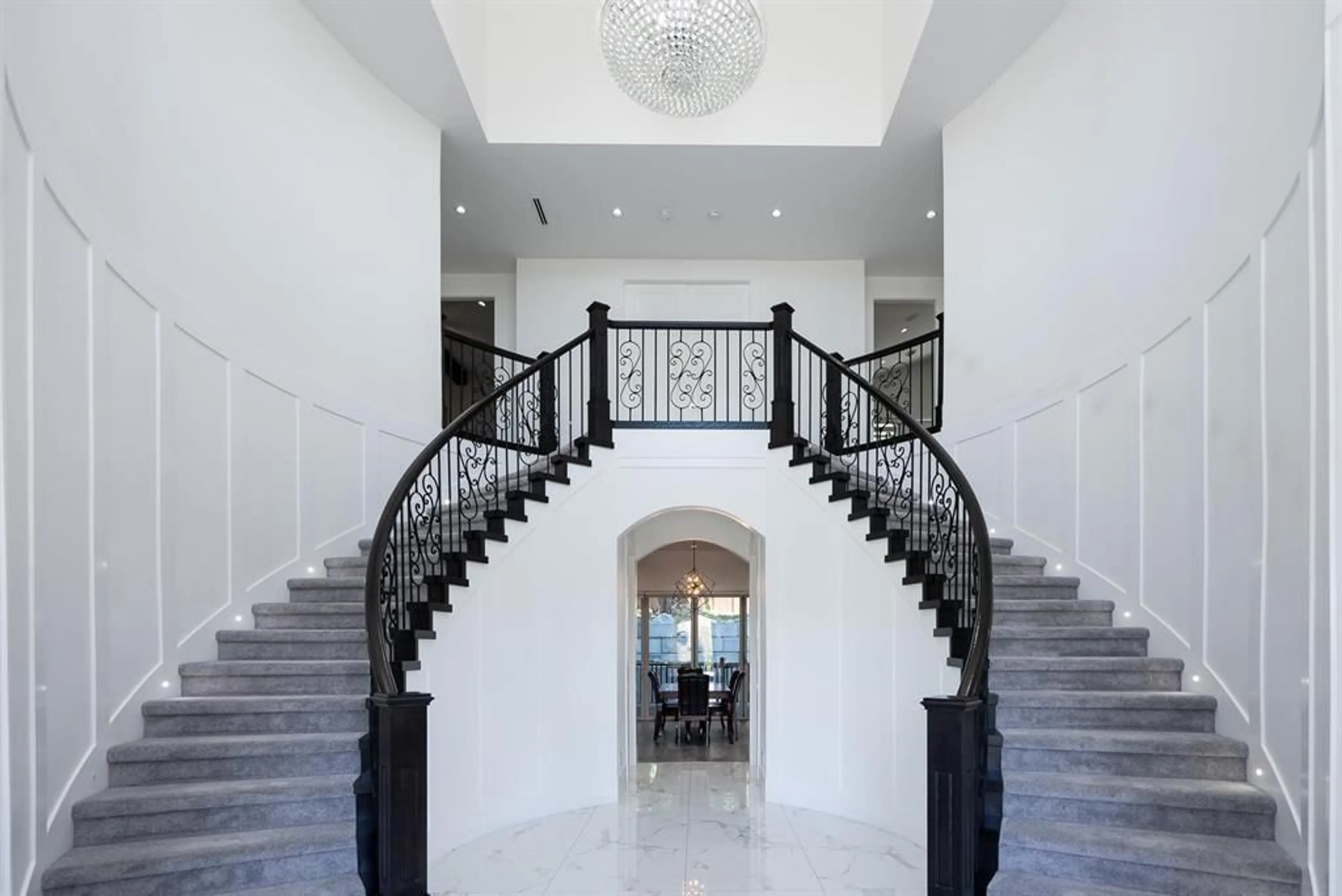 Indoor foyer for 14120 SUNRIDGE PLACE, Surrey British Columbia V3W6B1