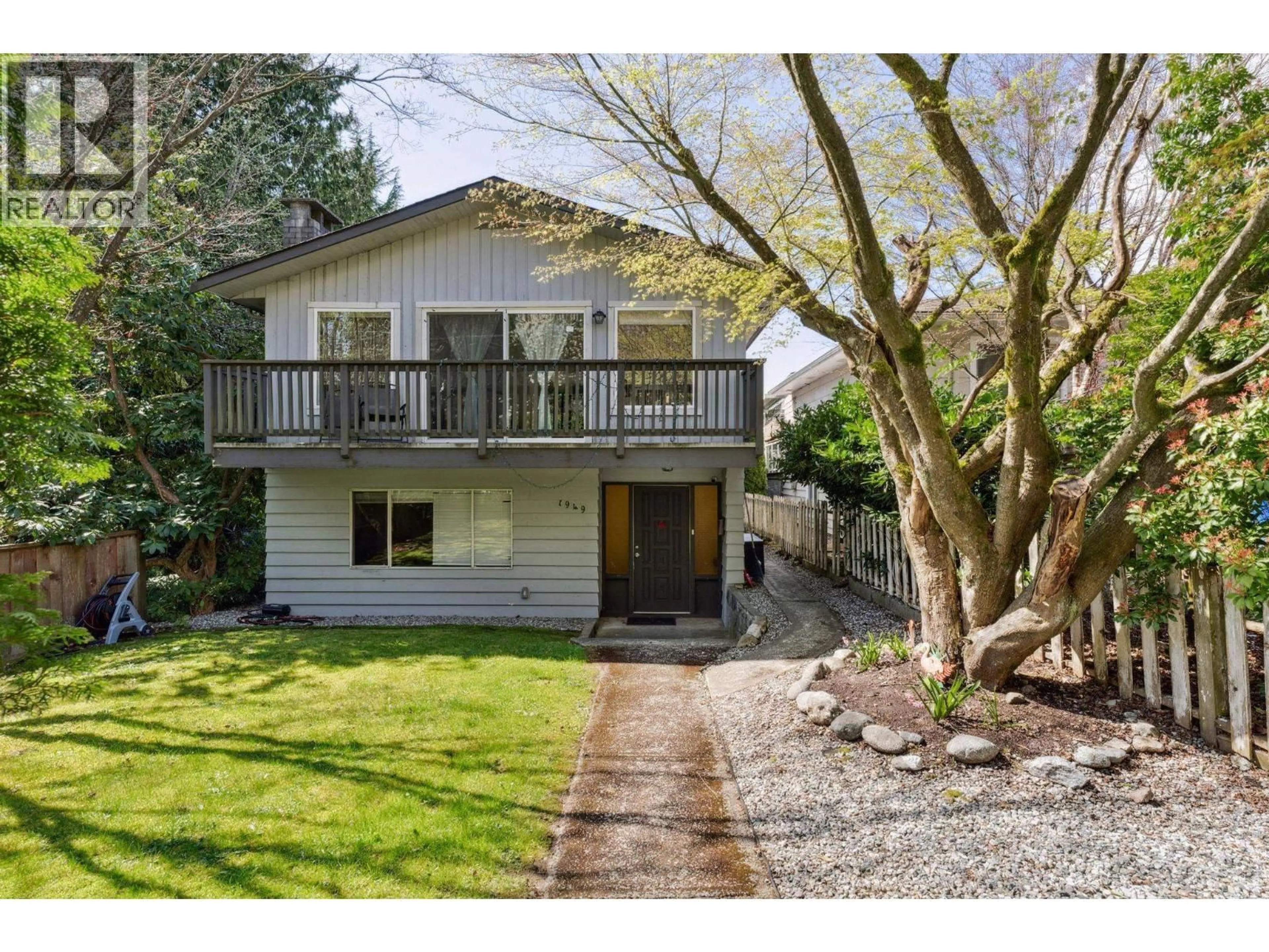 Home with vinyl exterior material, street for 1949 MAHON AVENUE, North Vancouver British Columbia V7M2T4