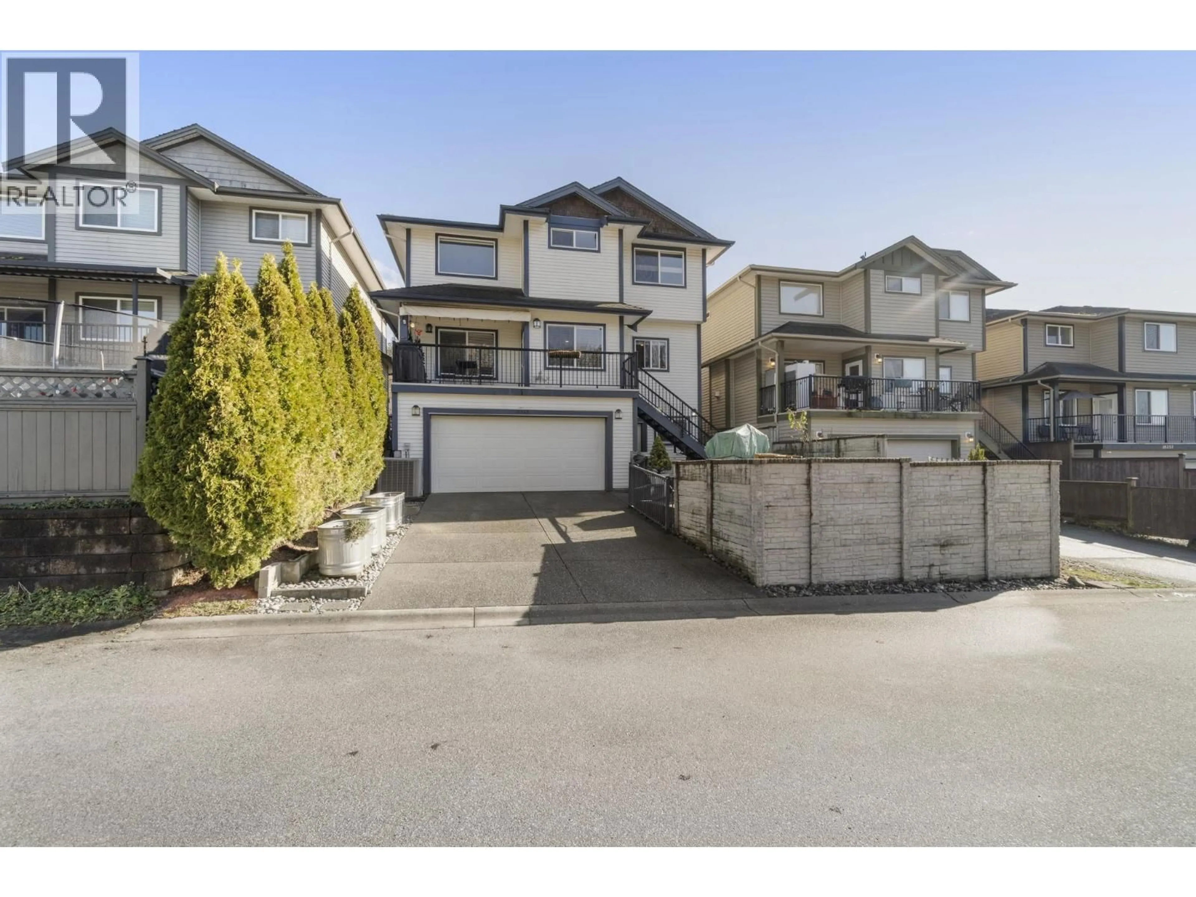 A pic from outside/outdoor area/front of a property/back of a property/a pic from drone, street for 10363 ROBERTSON STREET, Maple Ridge British Columbia V2W0A8