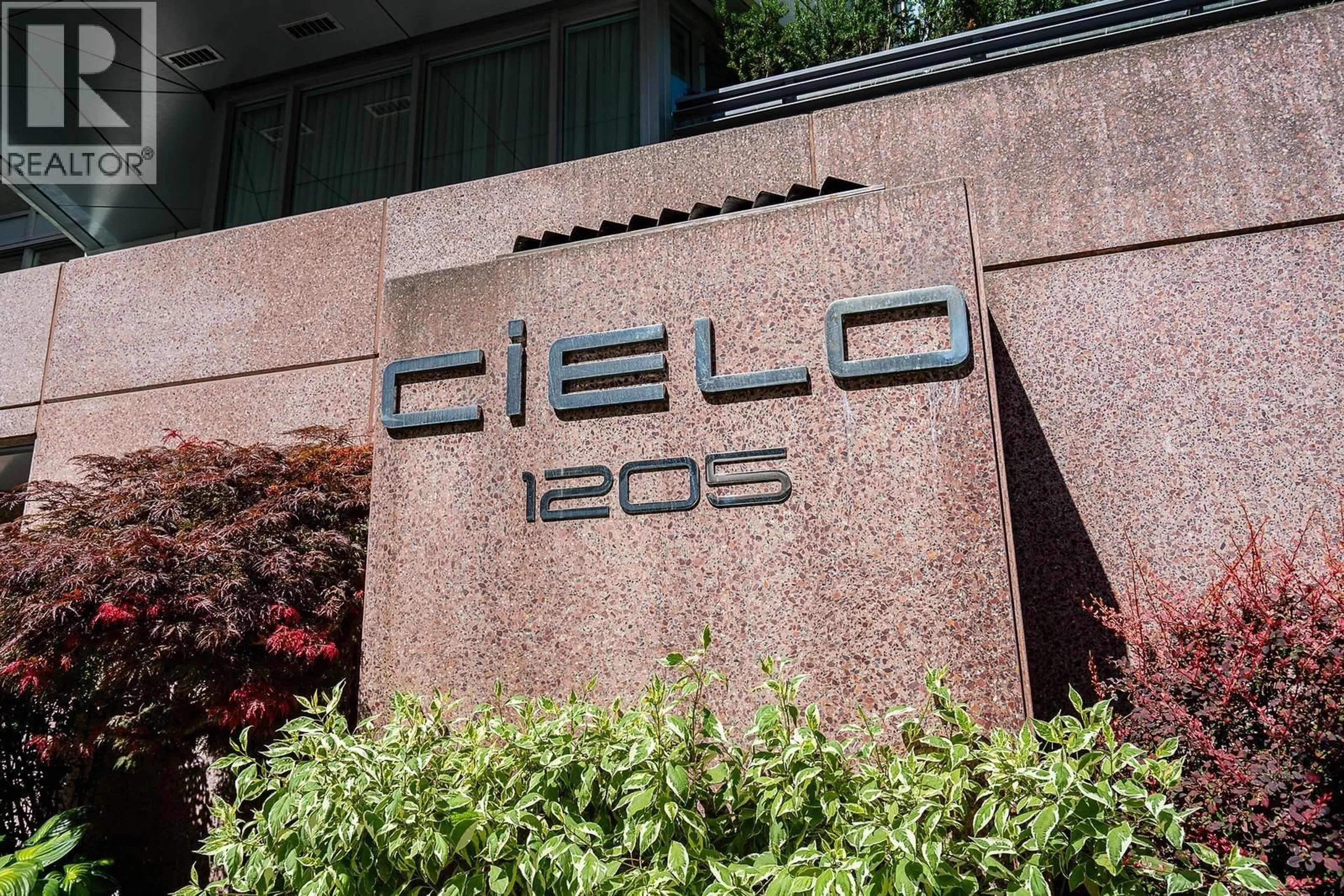 Patio, building for 1904 - 1205 W HASTINGS STREET, Vancouver British Columbia V6E4T7