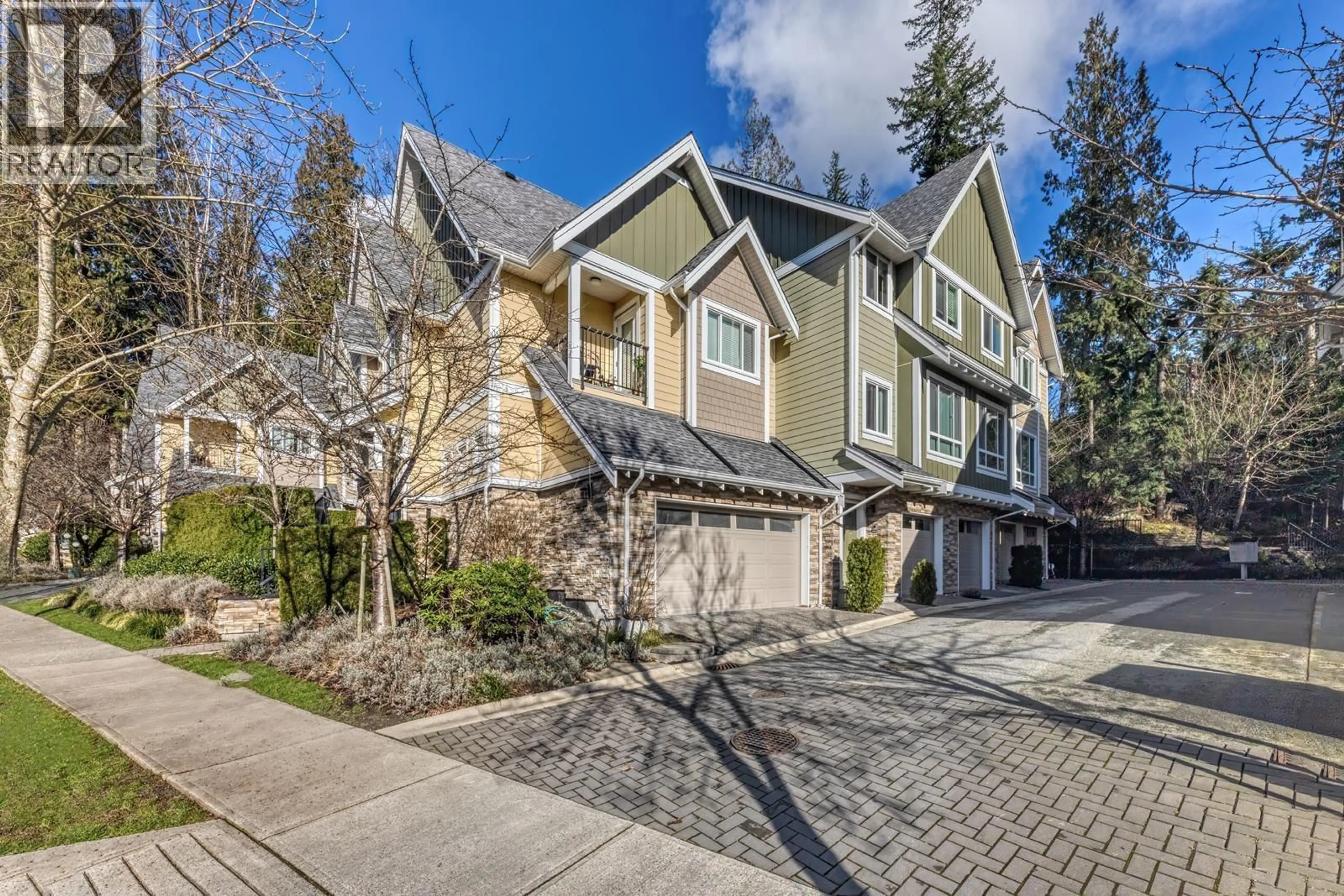 Home with vinyl exterior material, street for 303 - 1405 DAYTON STREET, Coquitlam British Columbia V3E0L4