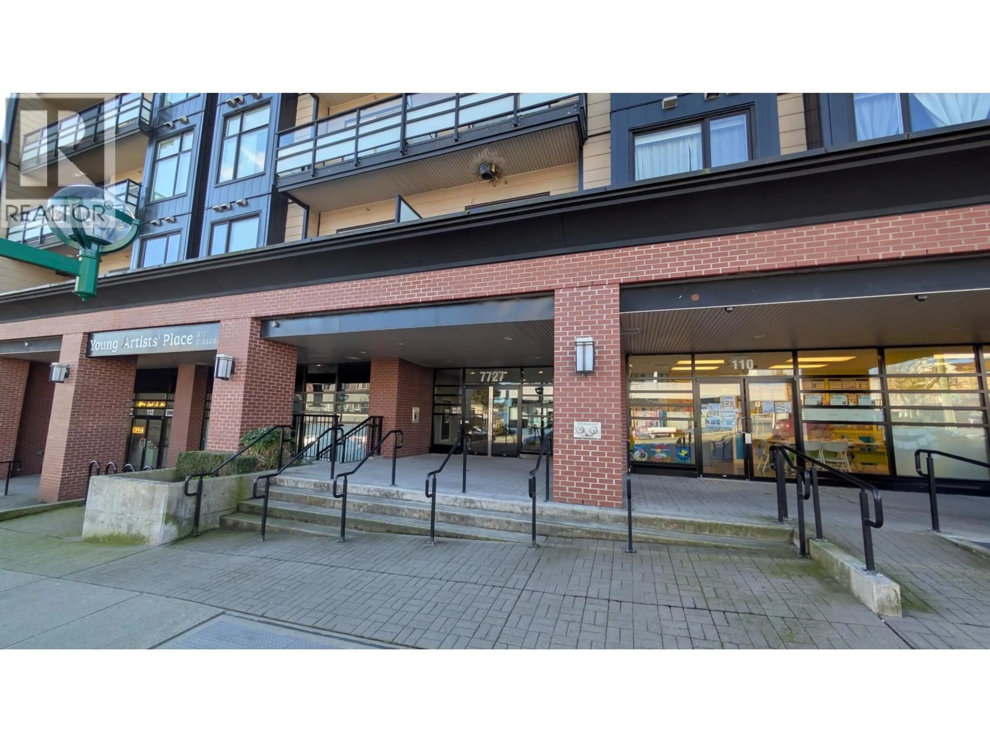 Indoor foyer for 211 - 7727 ROYAL OAK AVENUE, Burnaby British Columbia V5J4K2