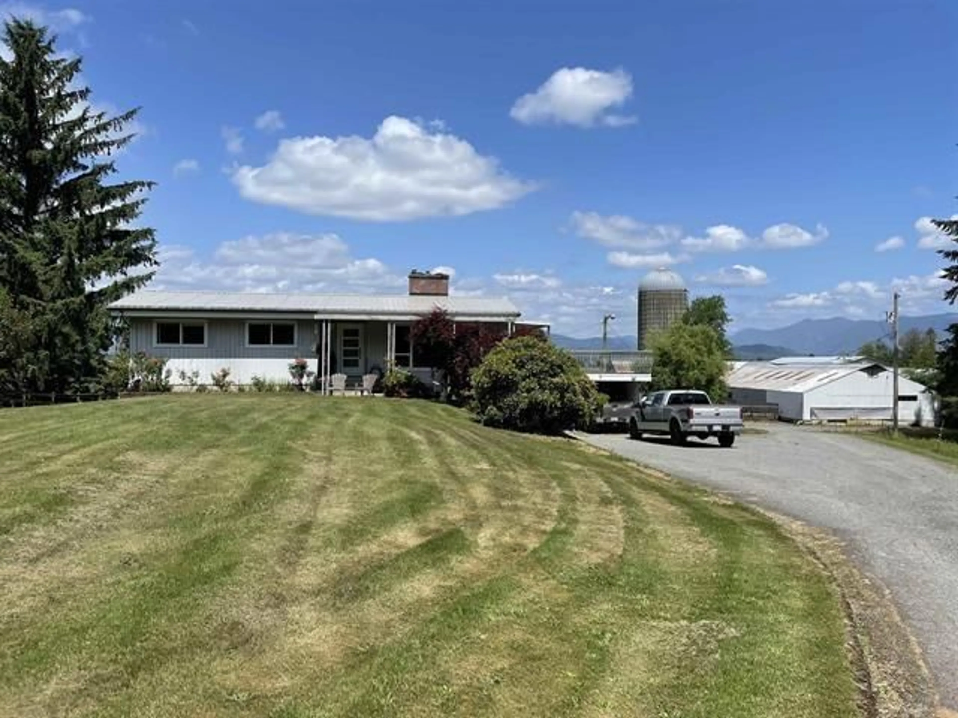 A pic from outside/outdoor area/front of a property/back of a property/a pic from drone, mountain view for 32383 DOWNES ROAD, Abbotsford British Columbia V2T1X3