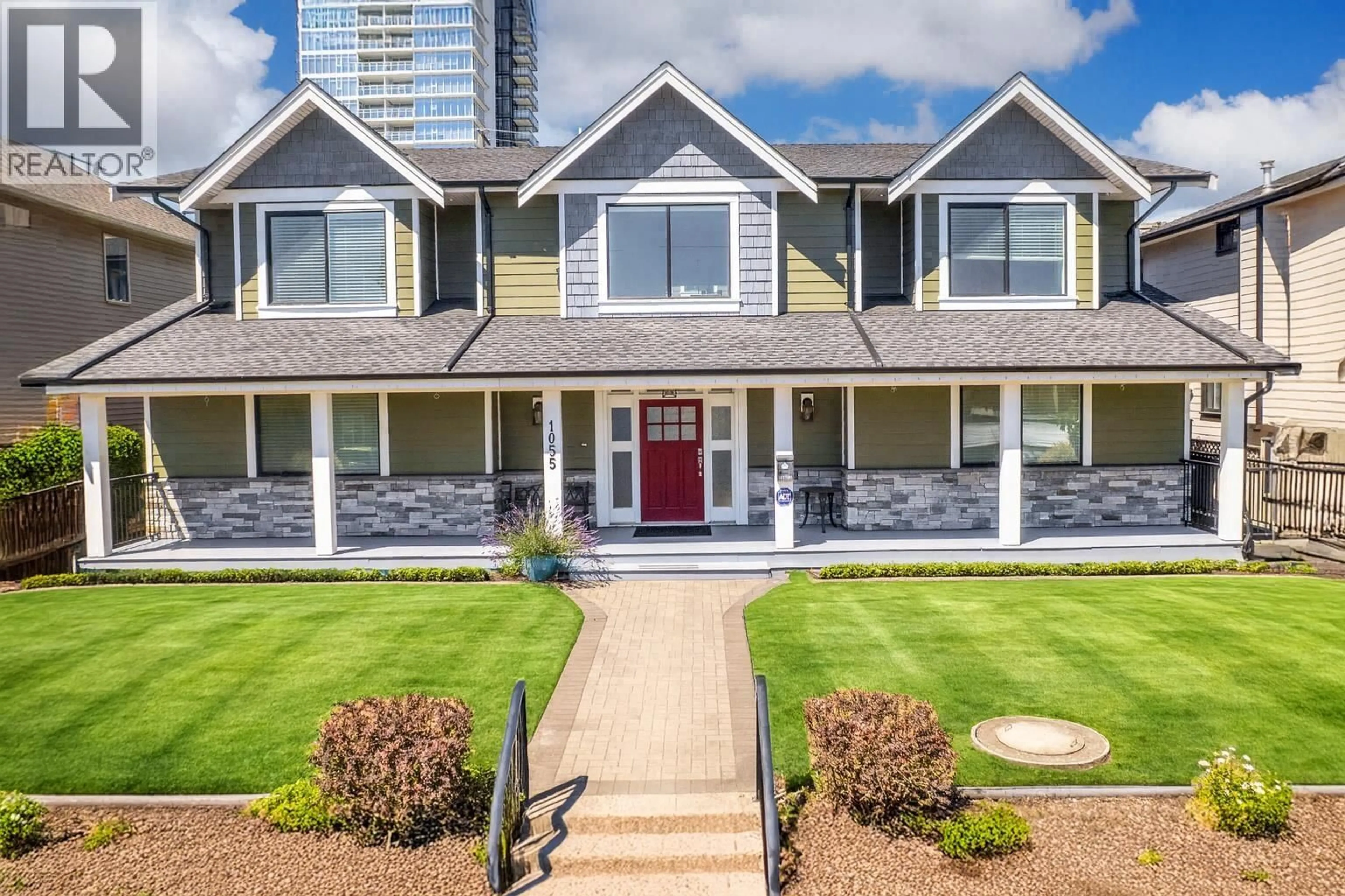 Home with vinyl exterior material, street for 1055 CHARLAND AVENUE, Coquitlam British Columbia V3K3K8