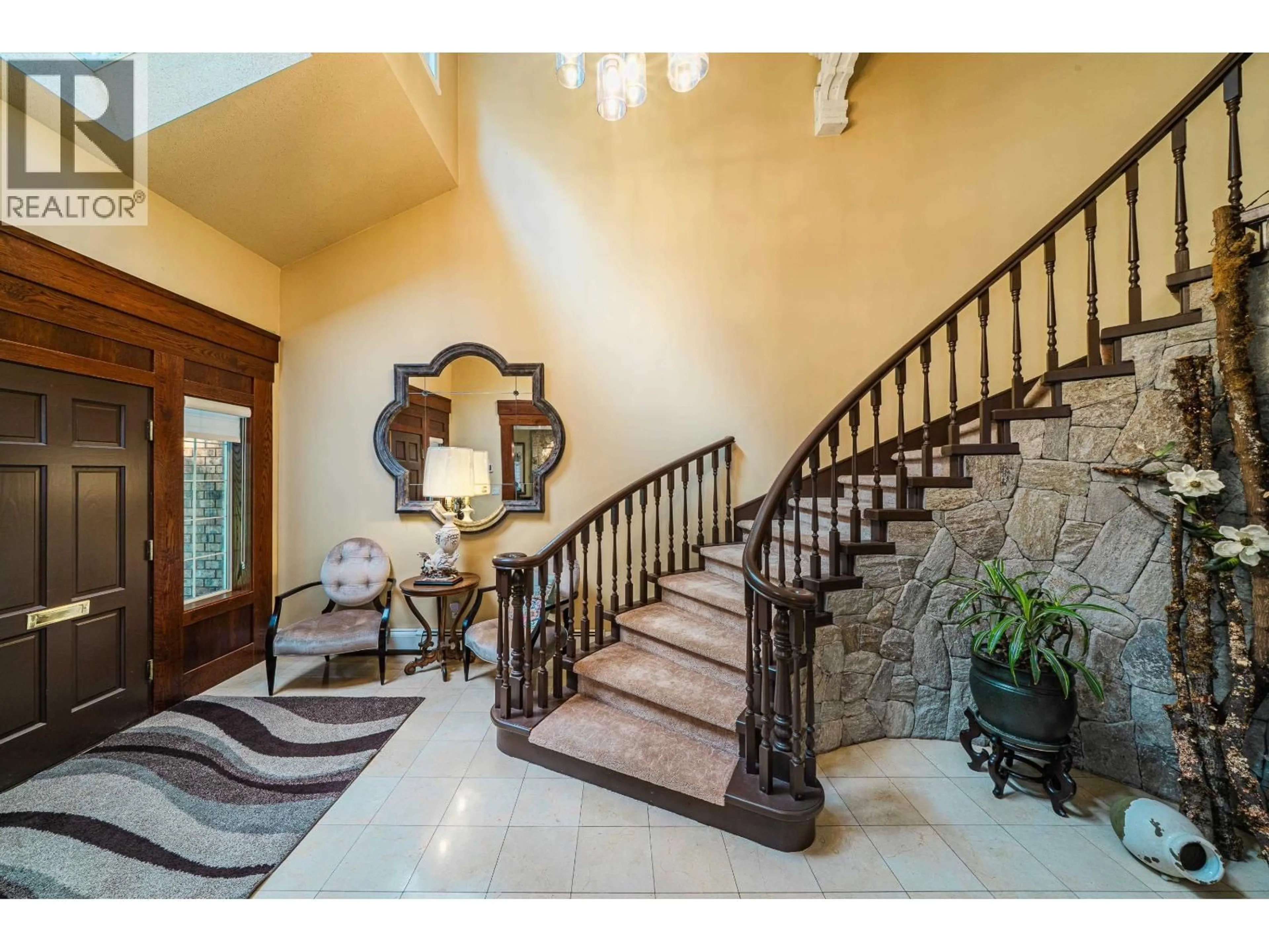 Indoor foyer for 6336 WILTSHIRE STREET, Vancouver British Columbia V6M3M4