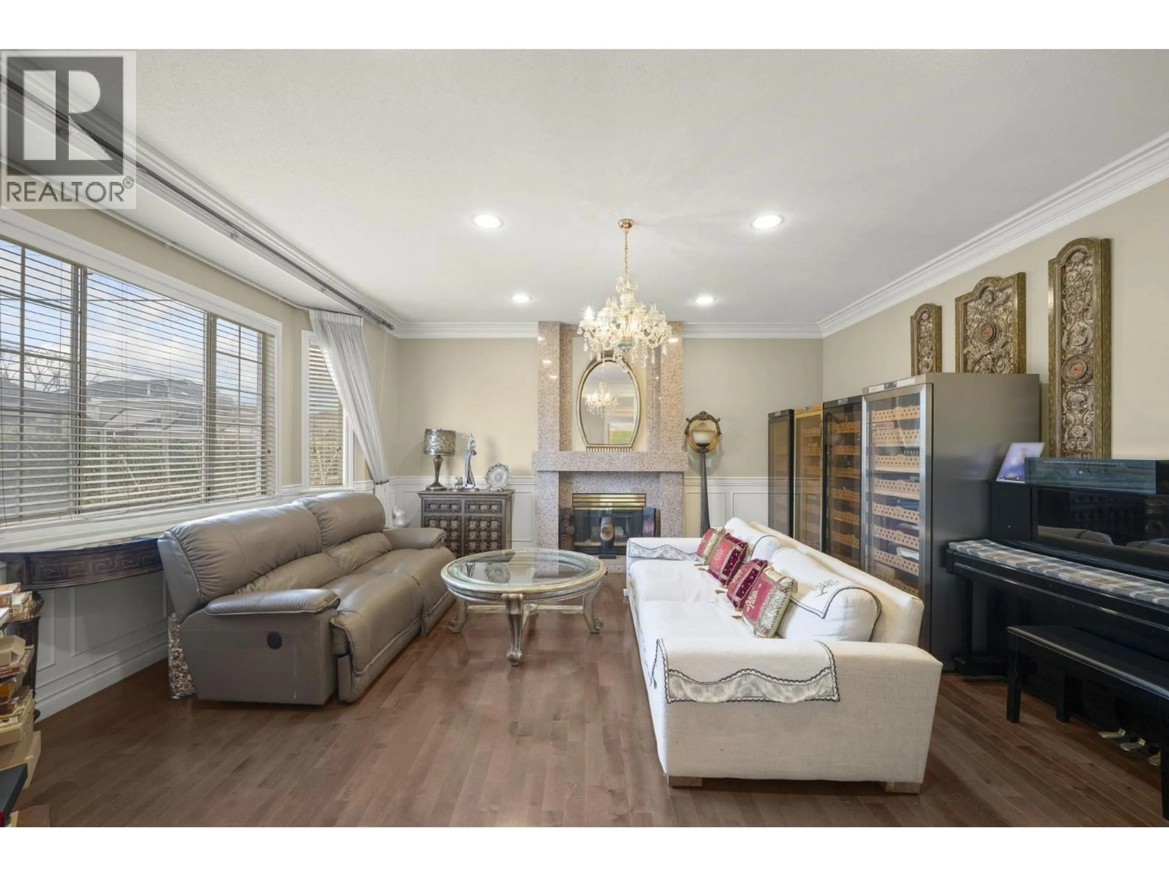 Living room with furniture, wood/laminate floor for 9631 DEAGLE ROAD, Richmond British Columbia V7A1P9