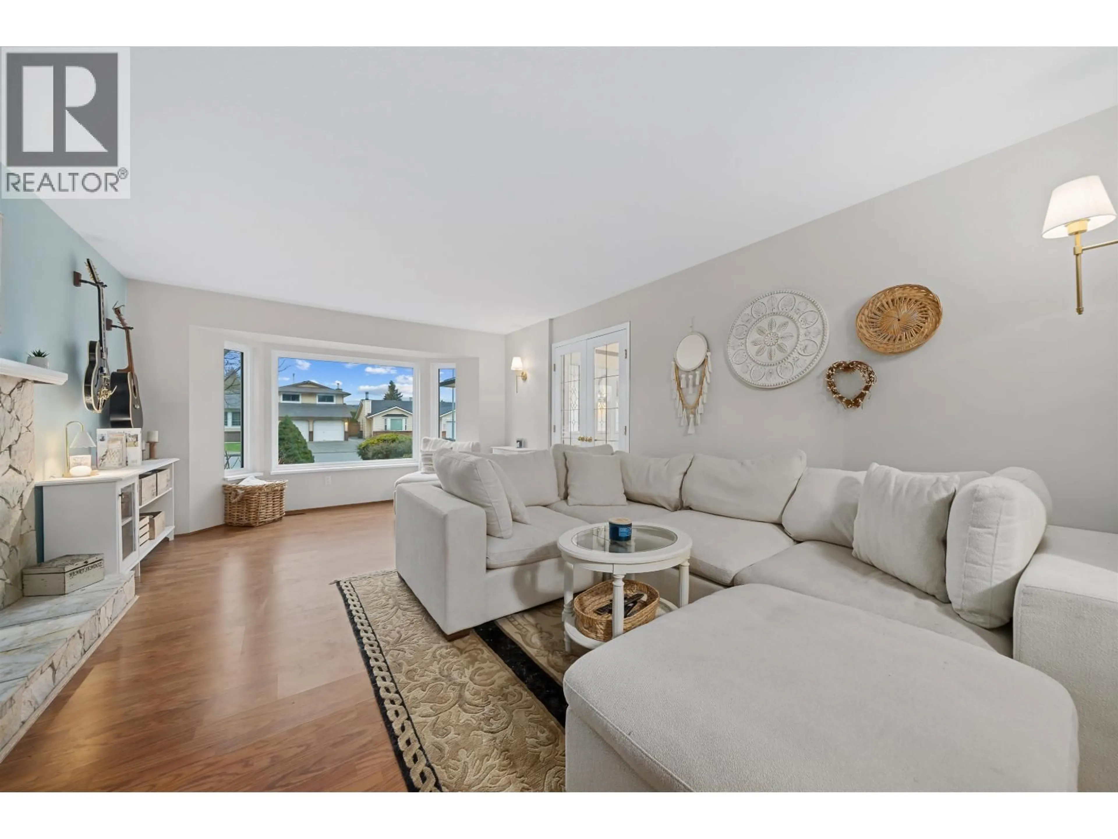 Living room with furniture, unknown for 19566 PARK ROAD, Pitt Meadows British Columbia V3Y1B1