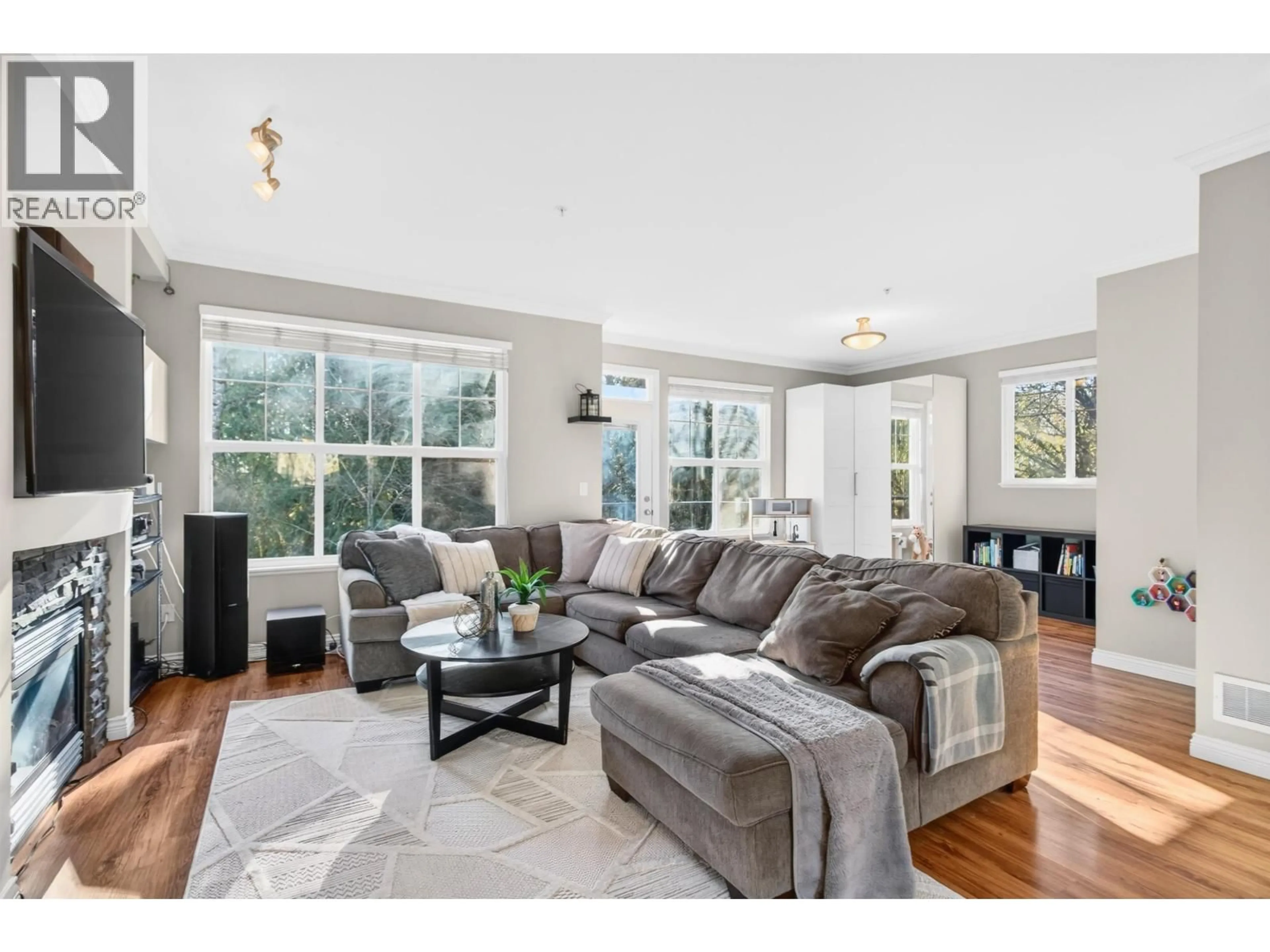 Living room with furniture, unknown for 38 - 11720 COTTONWOOD DRIVE, Maple Ridge British Columbia V2X0G7