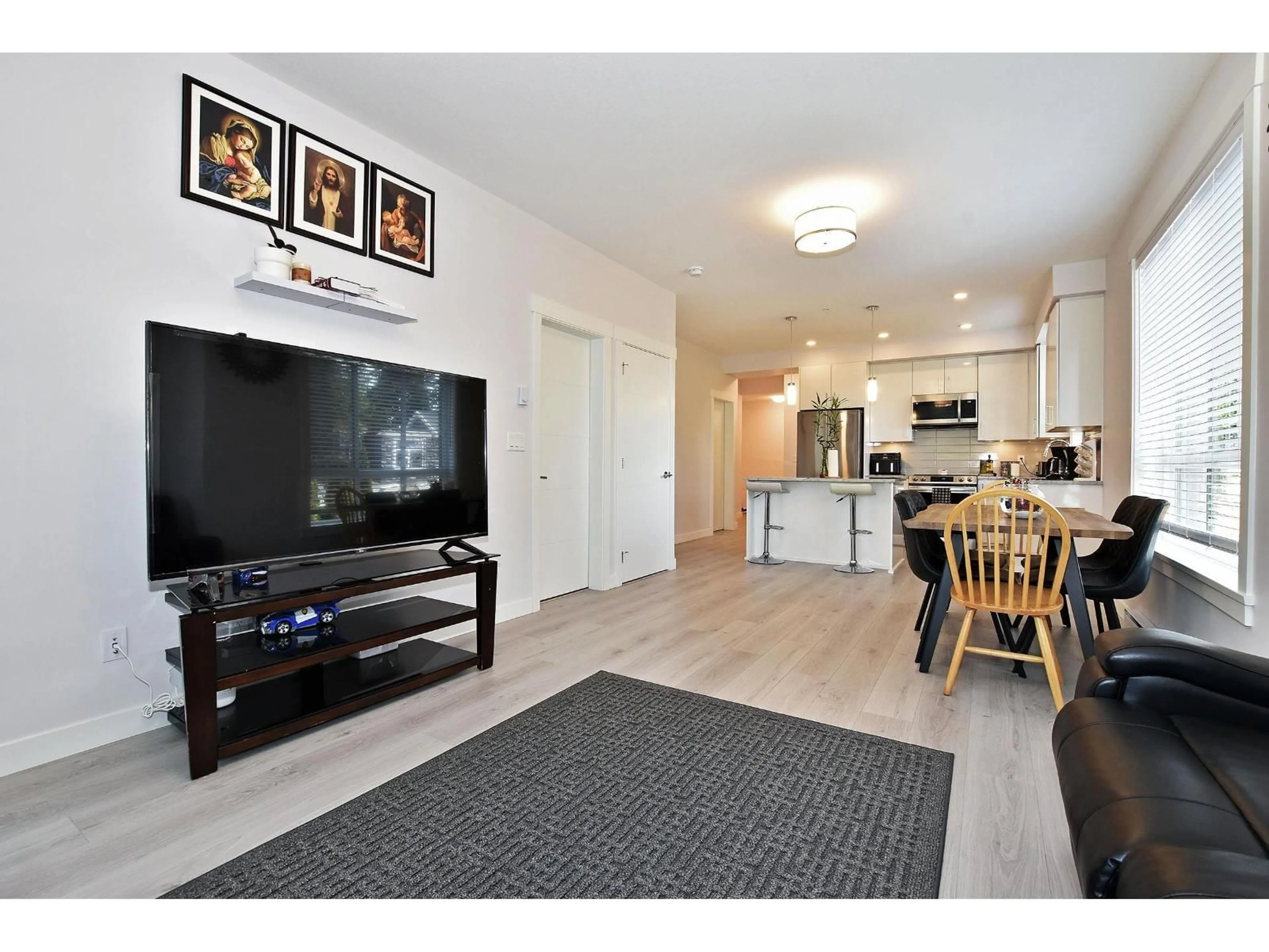 Open concept kitchen, wood/laminate floor for 217 - 32690 14 AVENUE, Mission British Columbia V2V0K5
