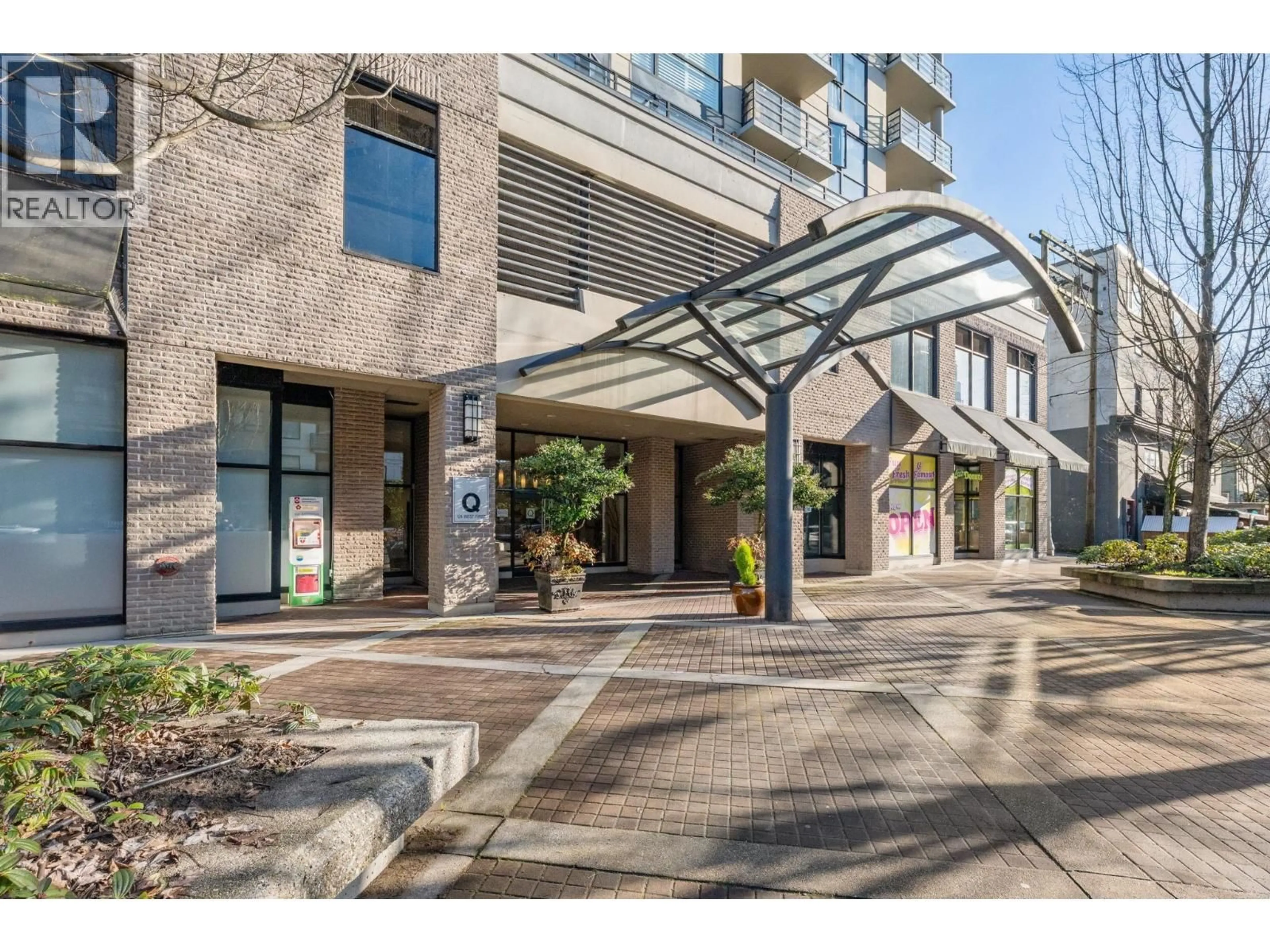 Indoor foyer for 1001 - 124 1ST STREET, North Vancouver British Columbia V7M3N3