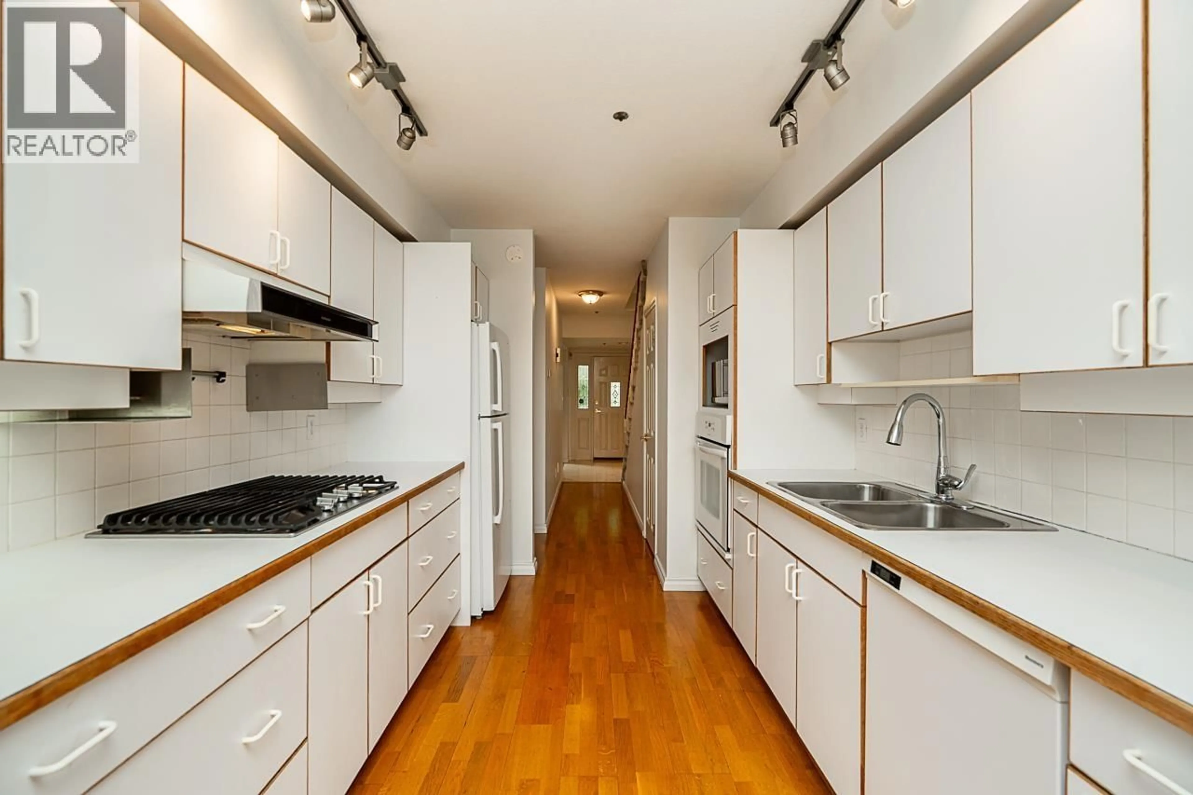 Standard kitchen, unknown for 1796 14TH AVENUE, Vancouver British Columbia V6J2J7