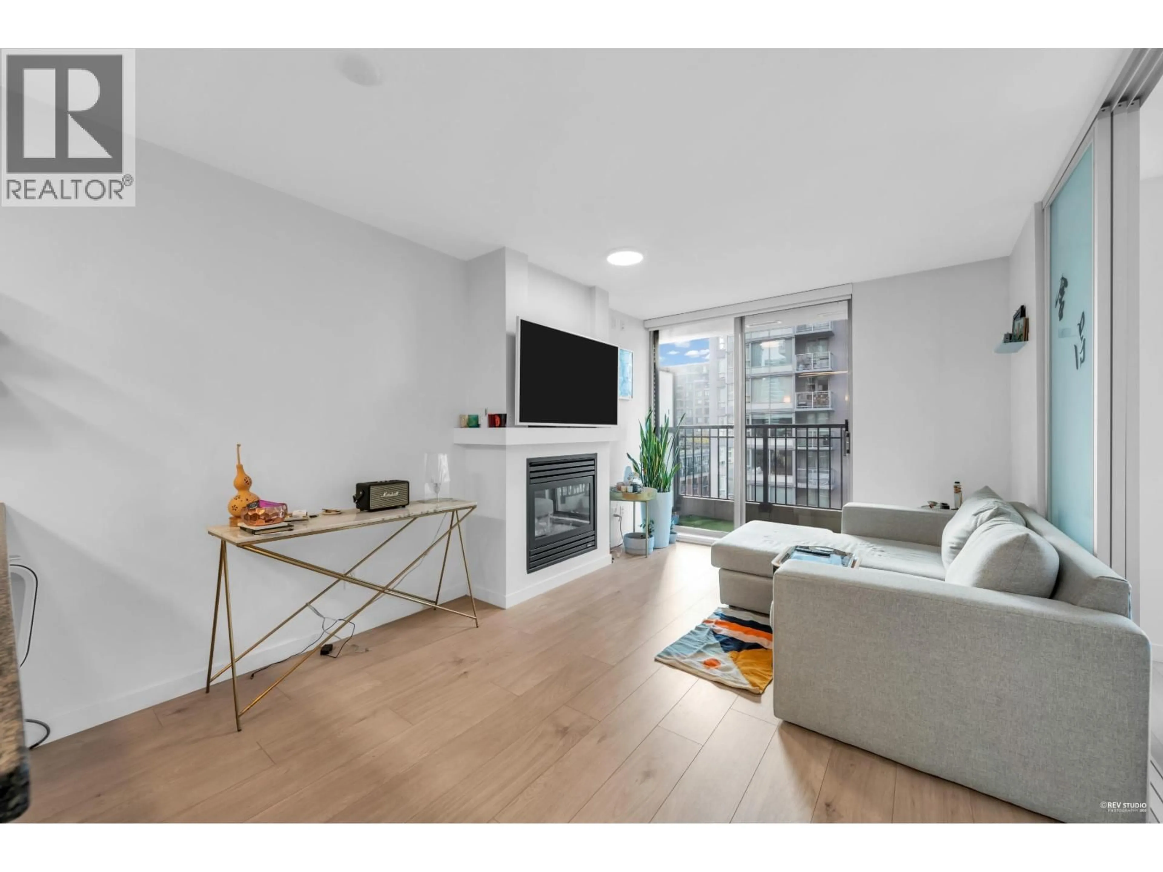 Living room with furniture, unknown for 1001 - 989 RICHARDS STREET, Vancouver British Columbia V6B6R6