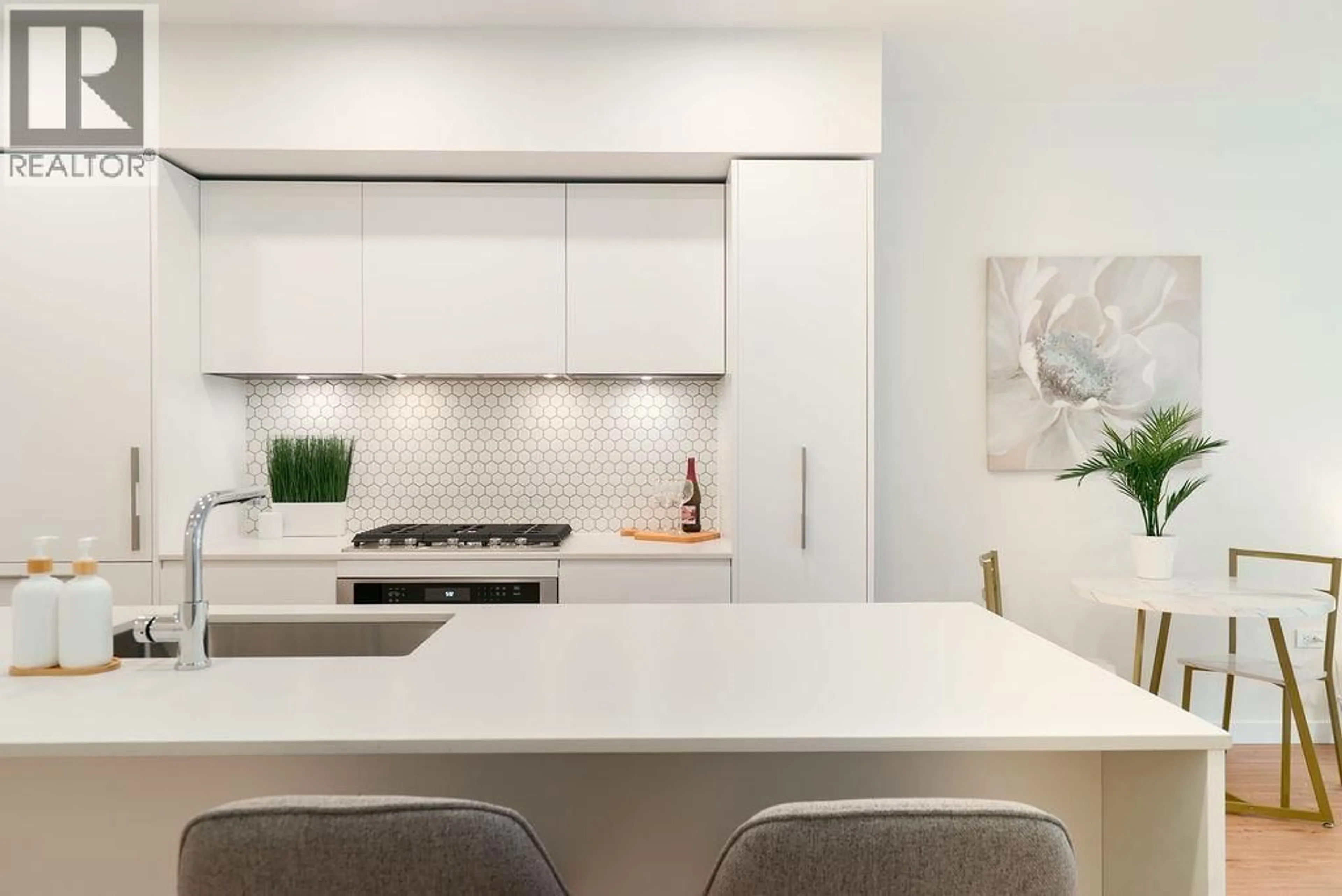 Contemporary kitchen, ceramic/tile floor for 406 - 1504 SCOTT CRESCENT, Squamish British Columbia V0N1G0