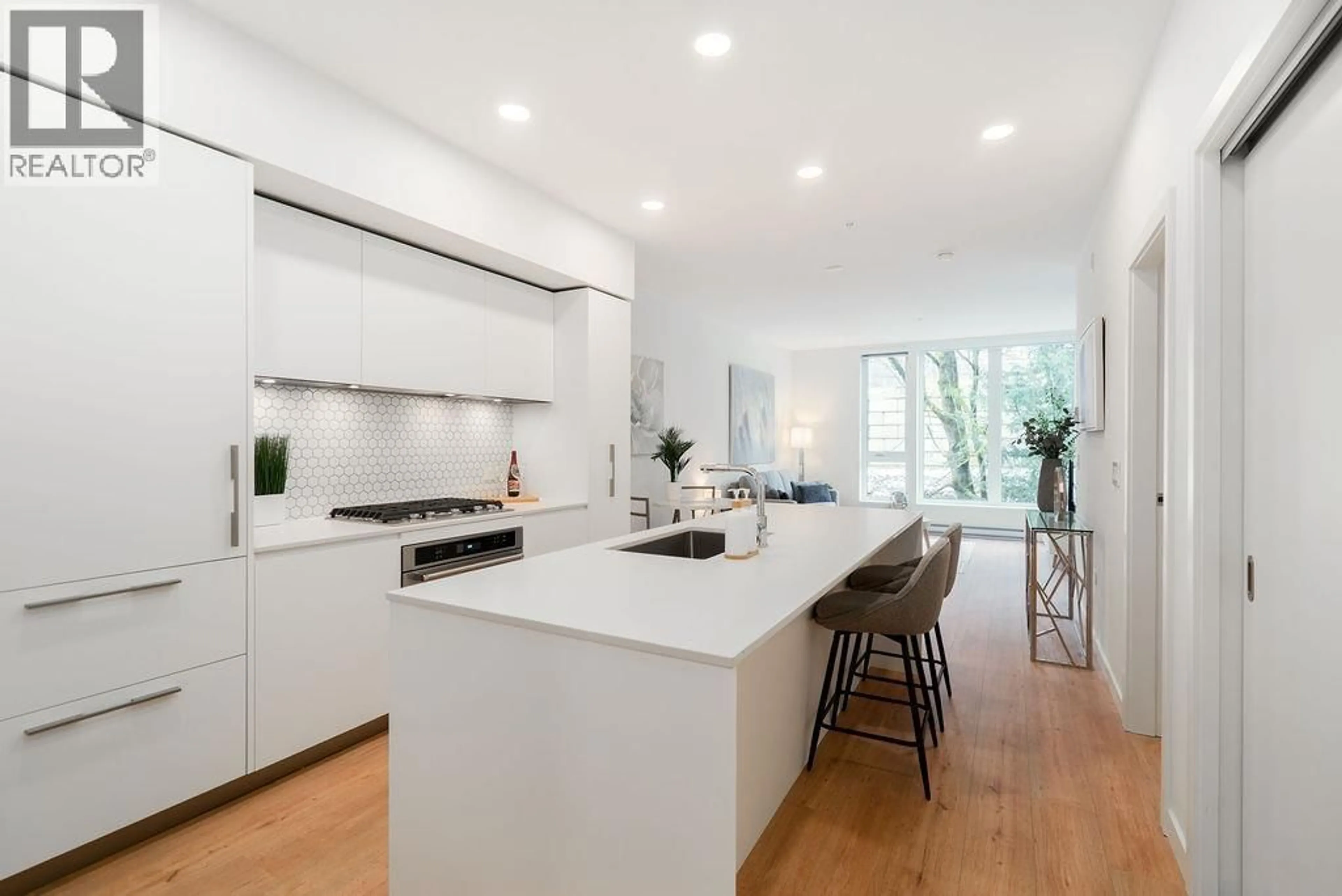 Contemporary kitchen, unknown for 406 - 1504 SCOTT CRESCENT, Squamish British Columbia V0N1G0