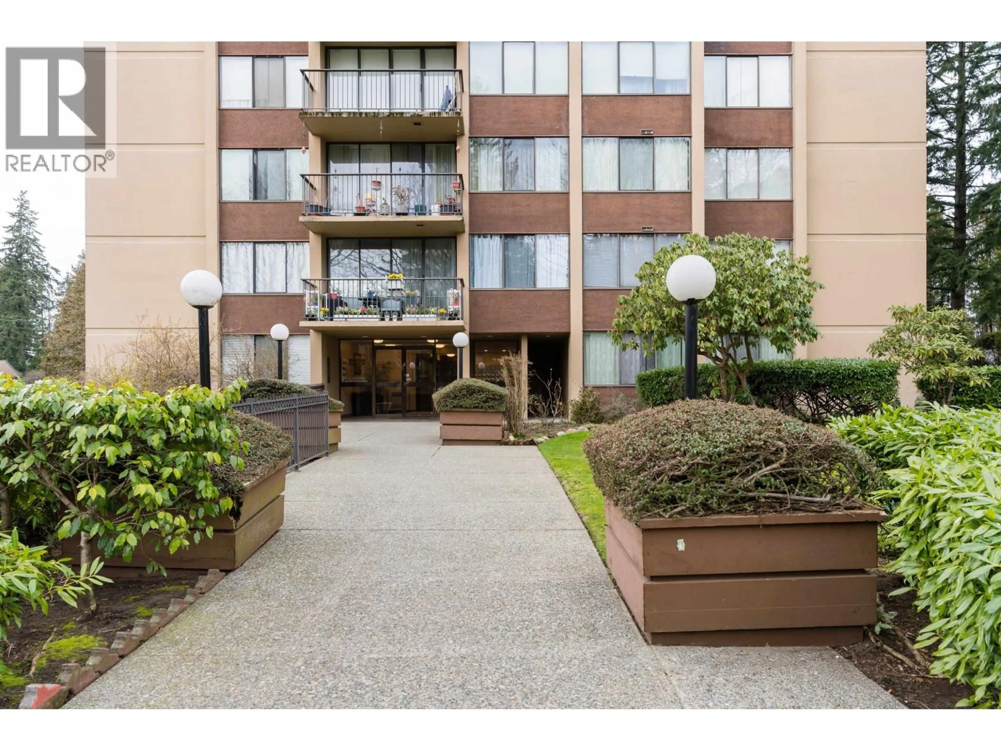 Indoor foyer for 1402 - 7275 SALISBURY AVENUE, Burnaby British Columbia V5E4E1