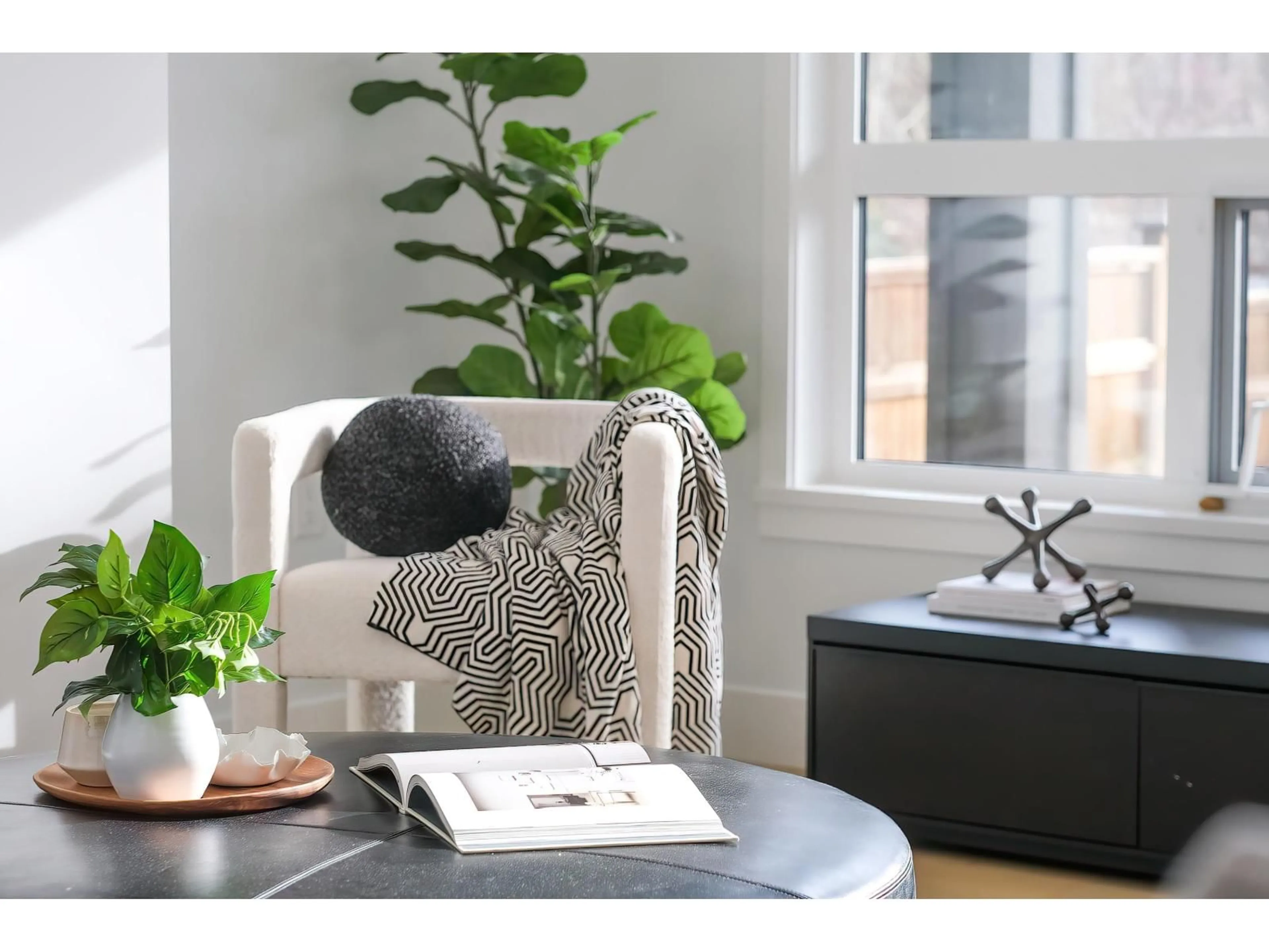 Living room with furniture, wood/laminate floor for 20530 77A AVENUE, Langley British Columbia V2Y4K3