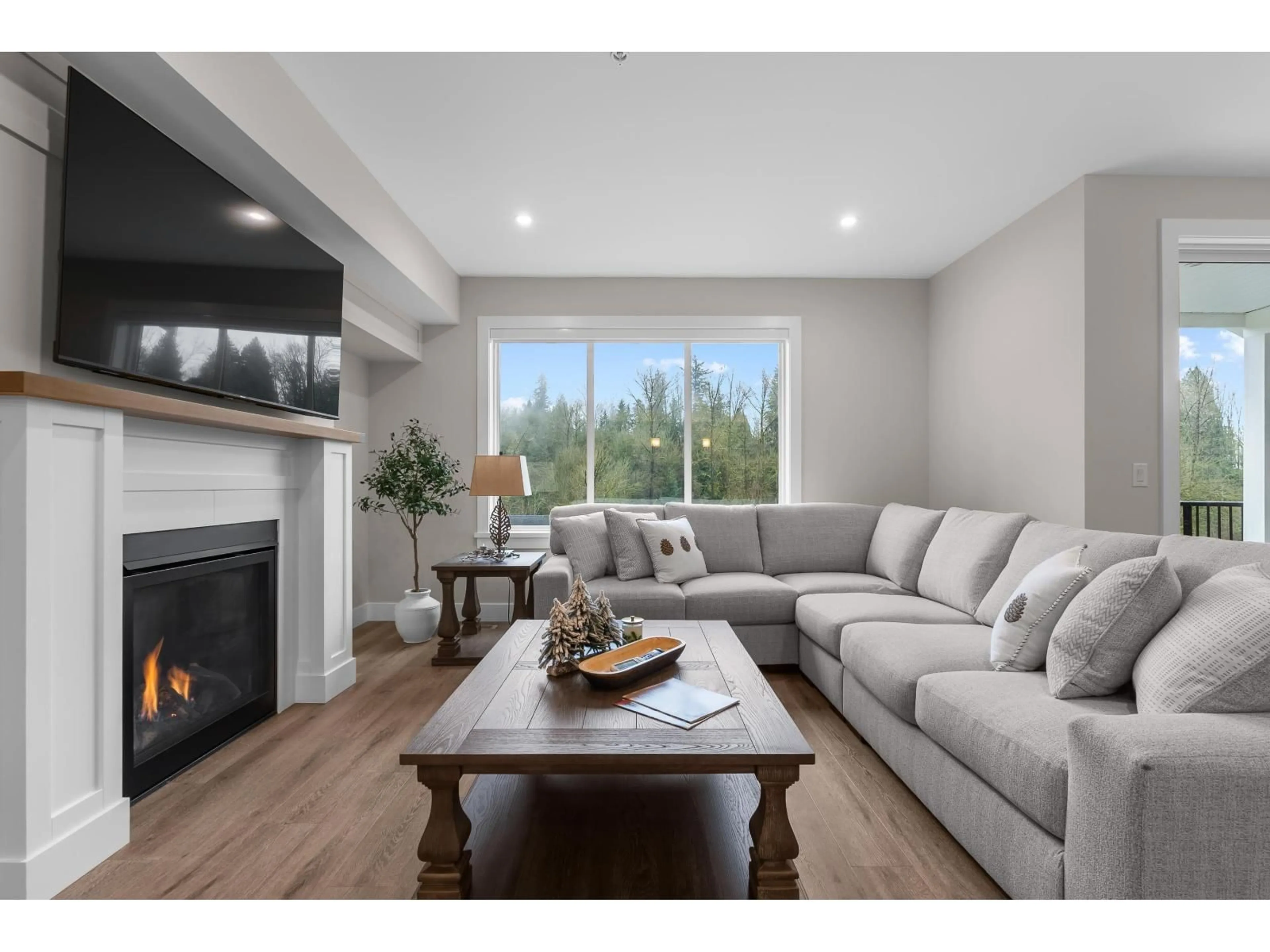 Living room with furniture, wood/laminate floor for 8 - 35247 STRAITON ROAD, Abbotsford British Columbia V2S7Z1